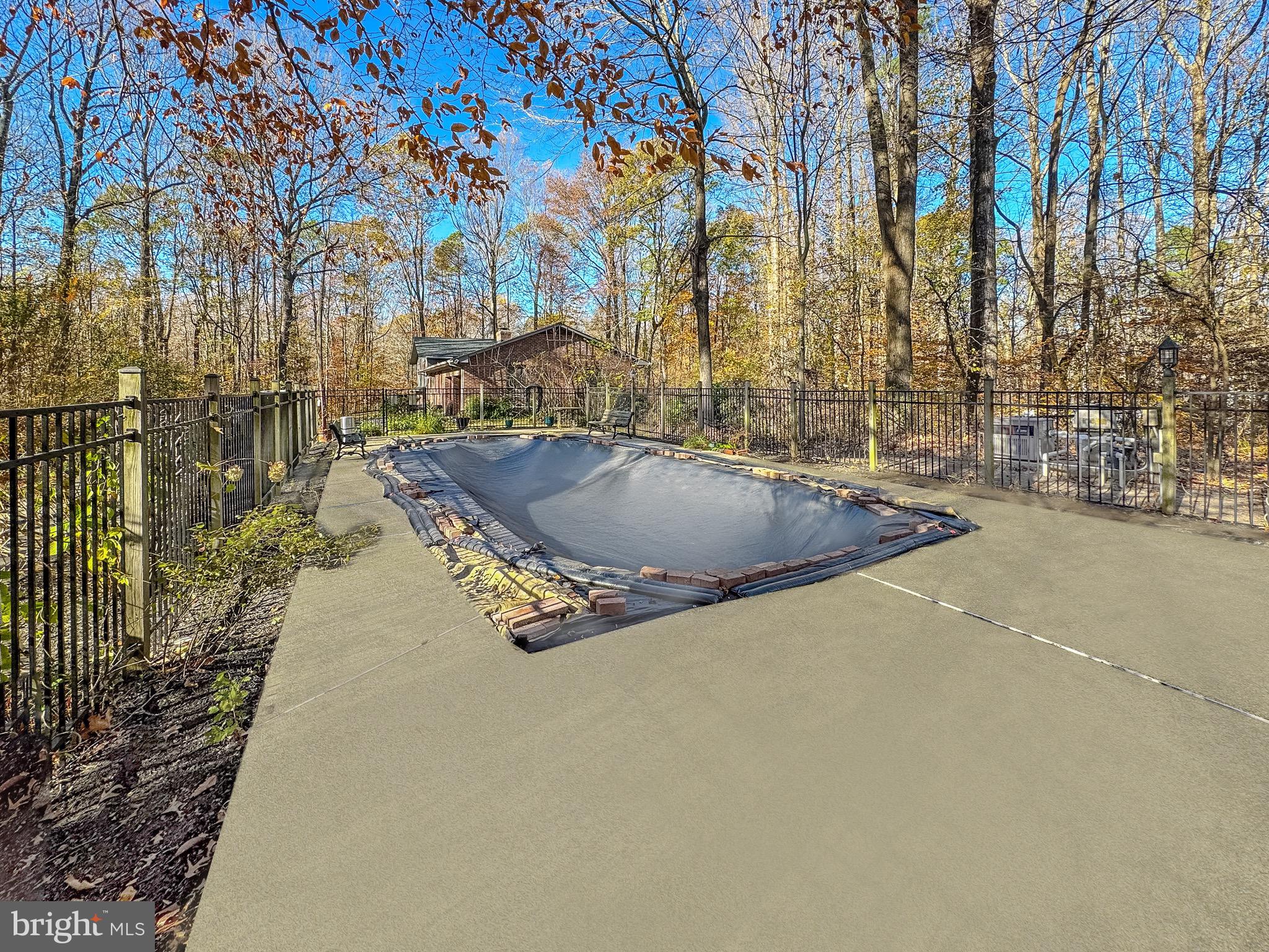 HUNTING CREEK WOODS - Residential