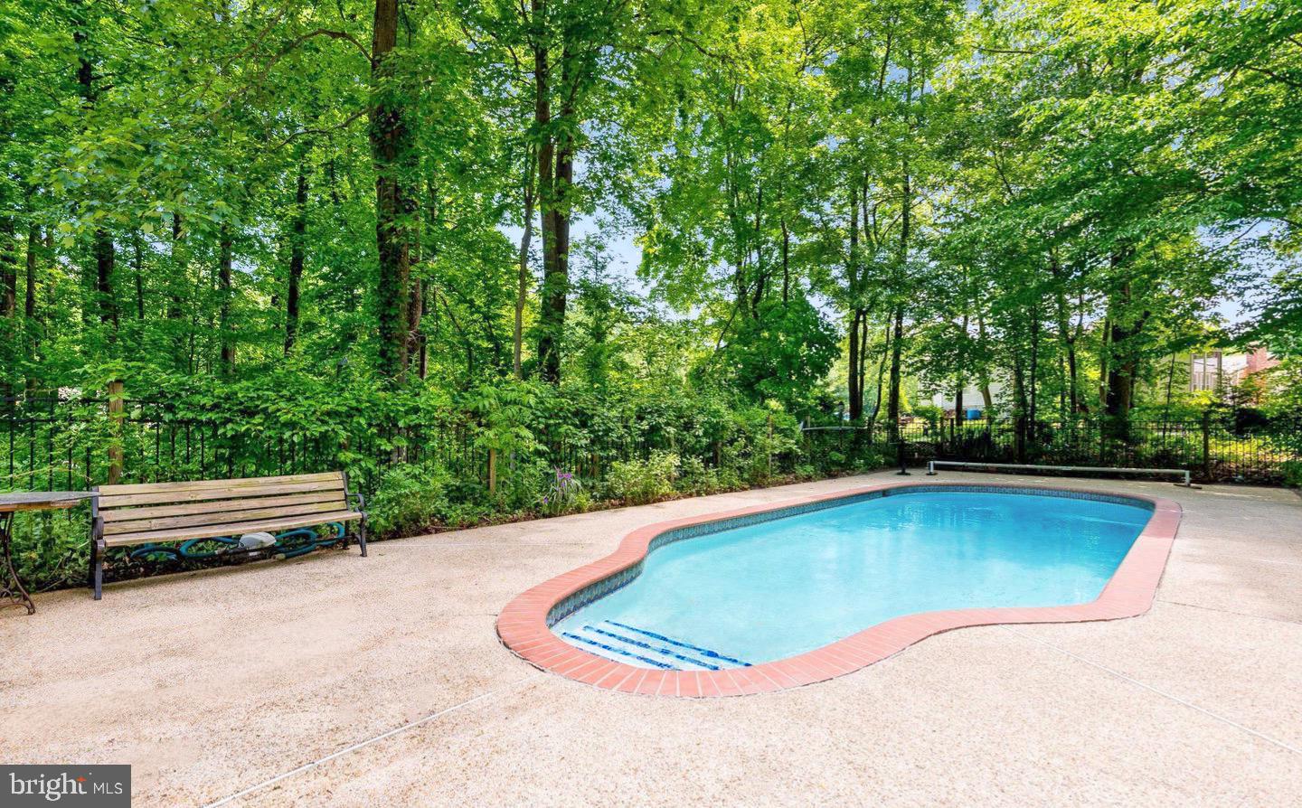 HUNTING CREEK WOODS - Residential