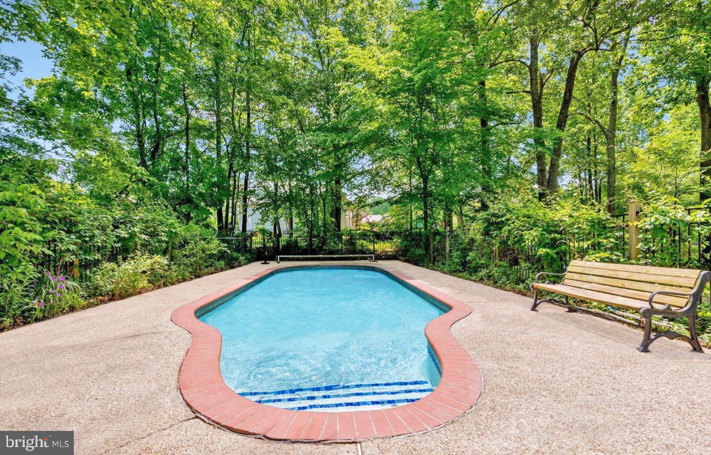 HUNTING CREEK WOODS - Residential