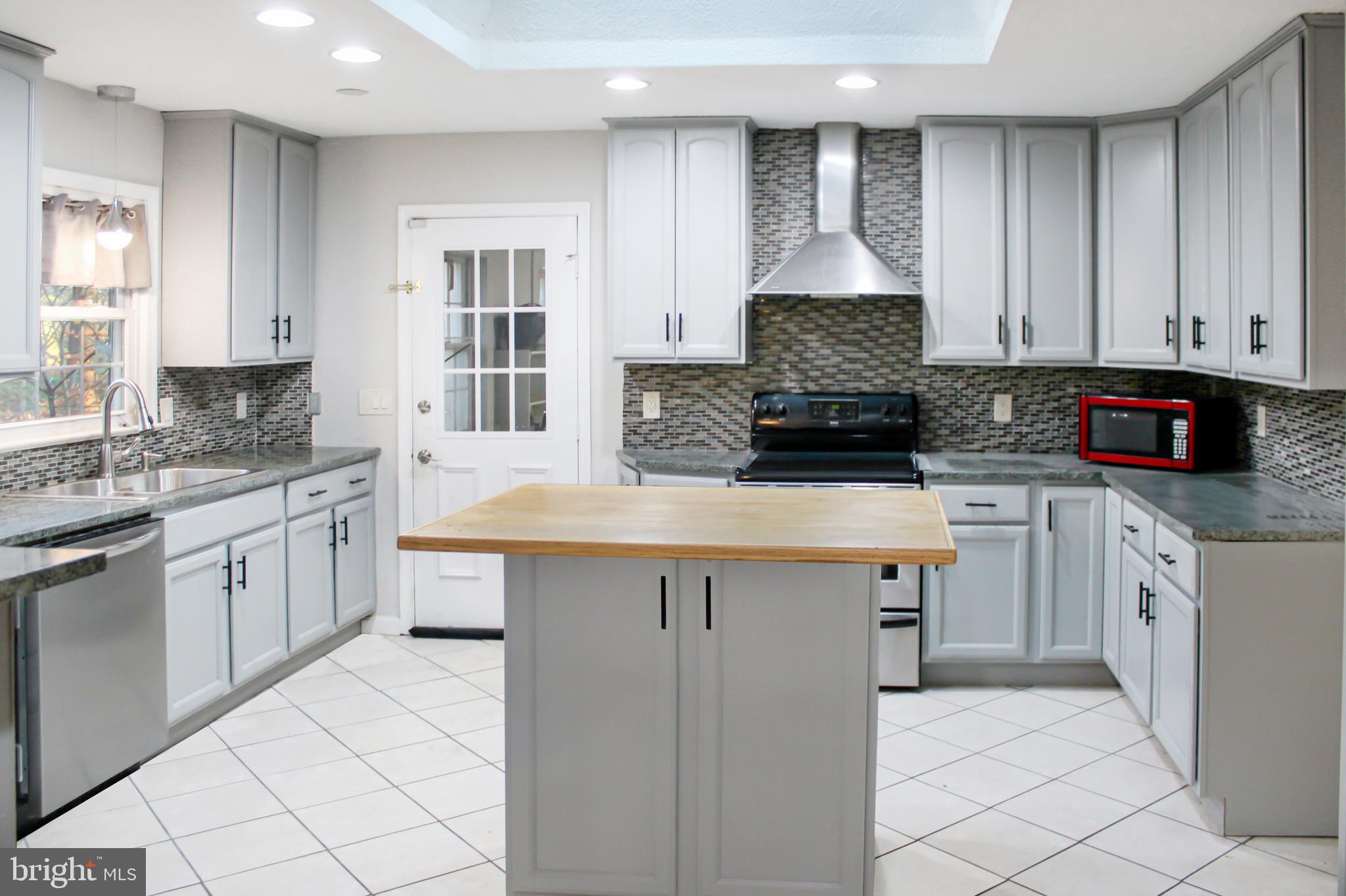 HUNTING CREEK WOODS - Residential