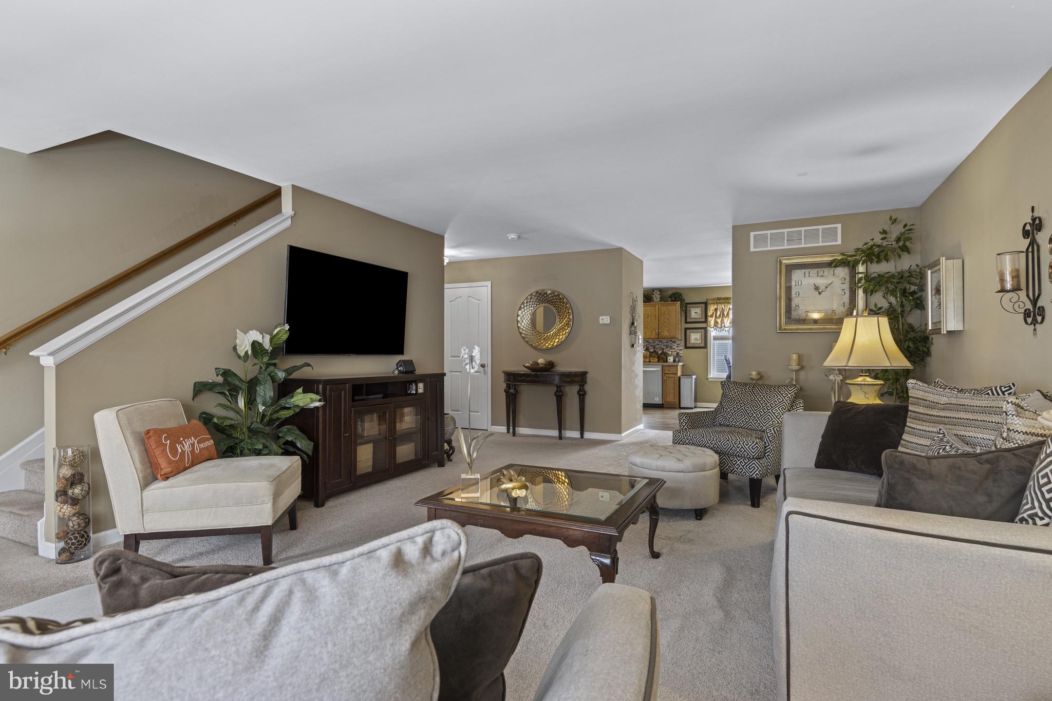 SCHOOL HOUSE LANE - Residential