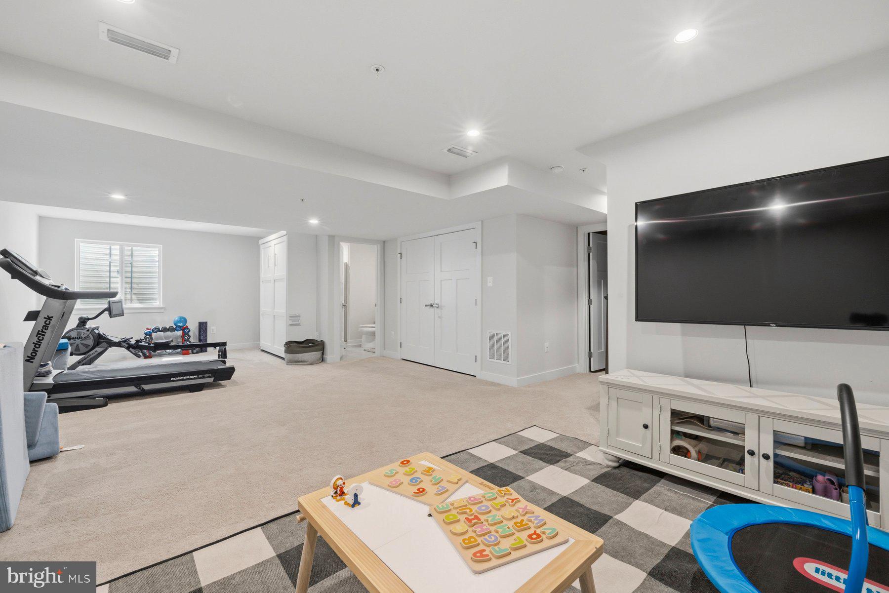 WOODBOURNE MANOR - Residential