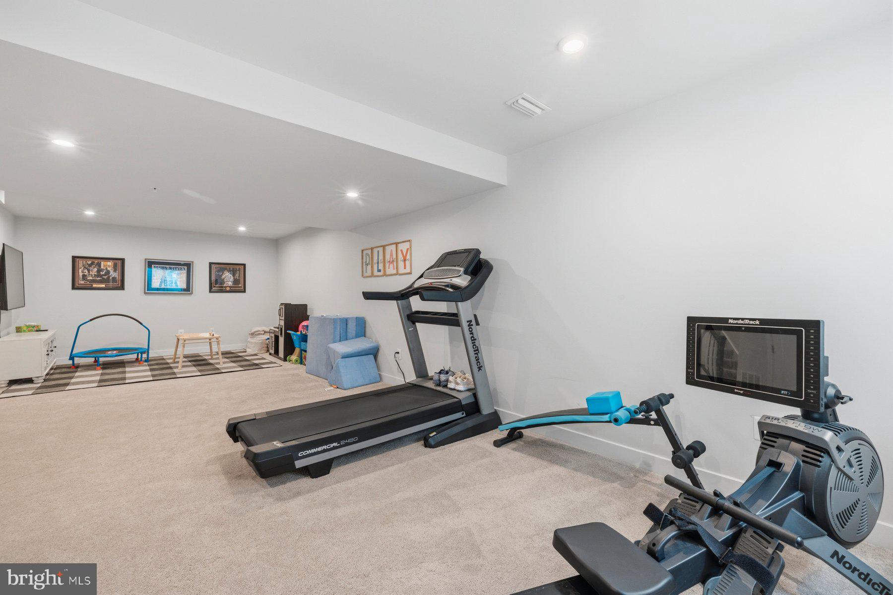 WOODBOURNE MANOR - Residential