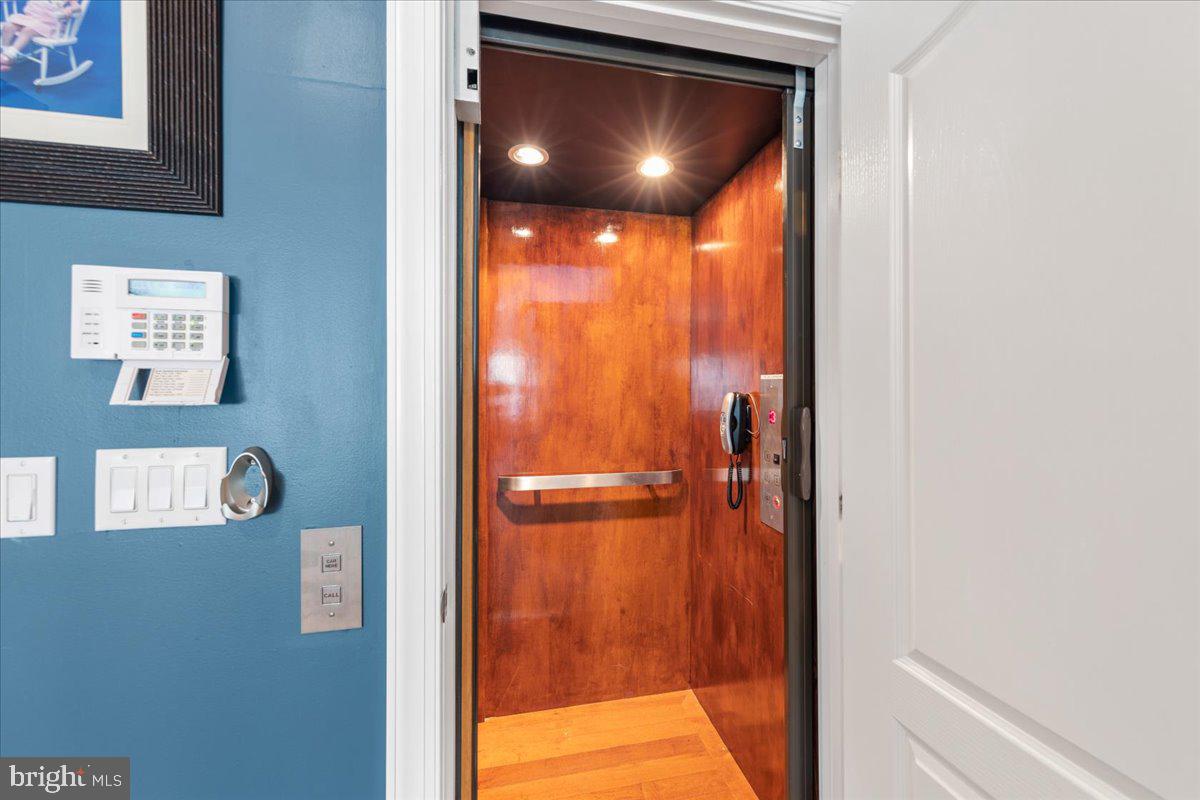 HARBOR POINTE - Residential