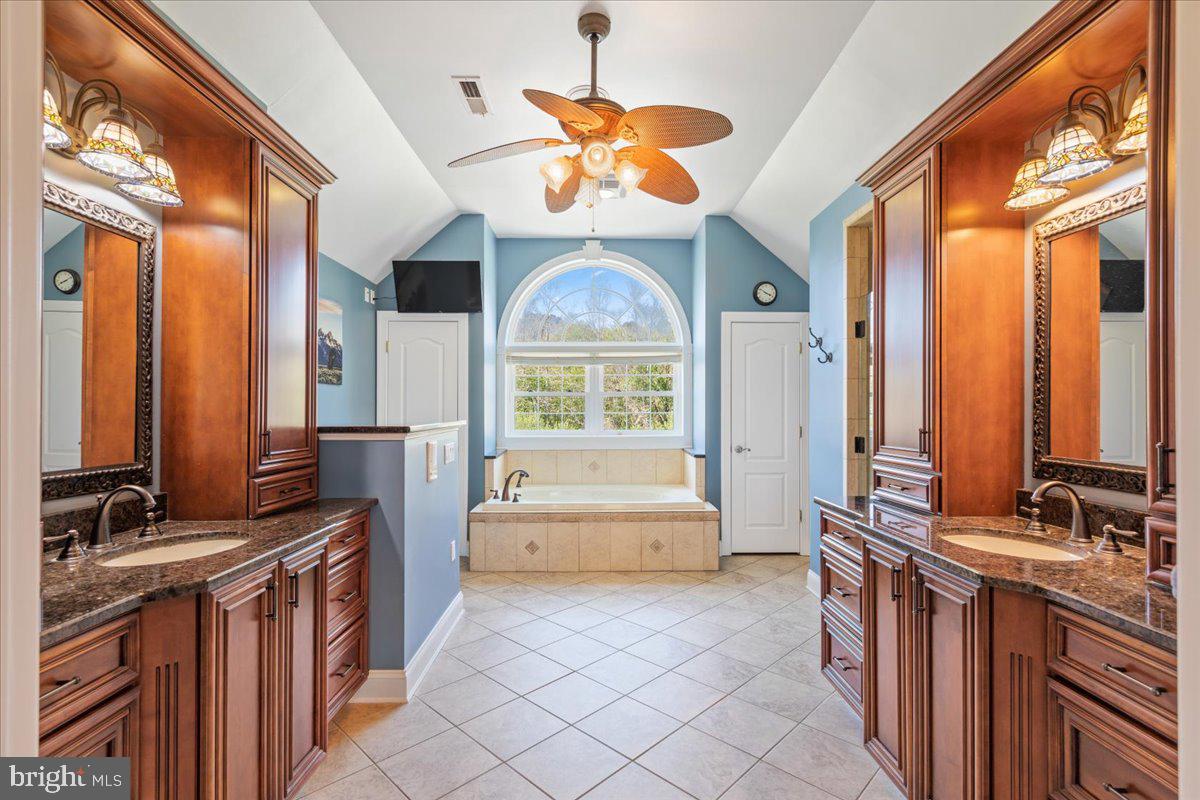 HARBOR POINTE - Residential