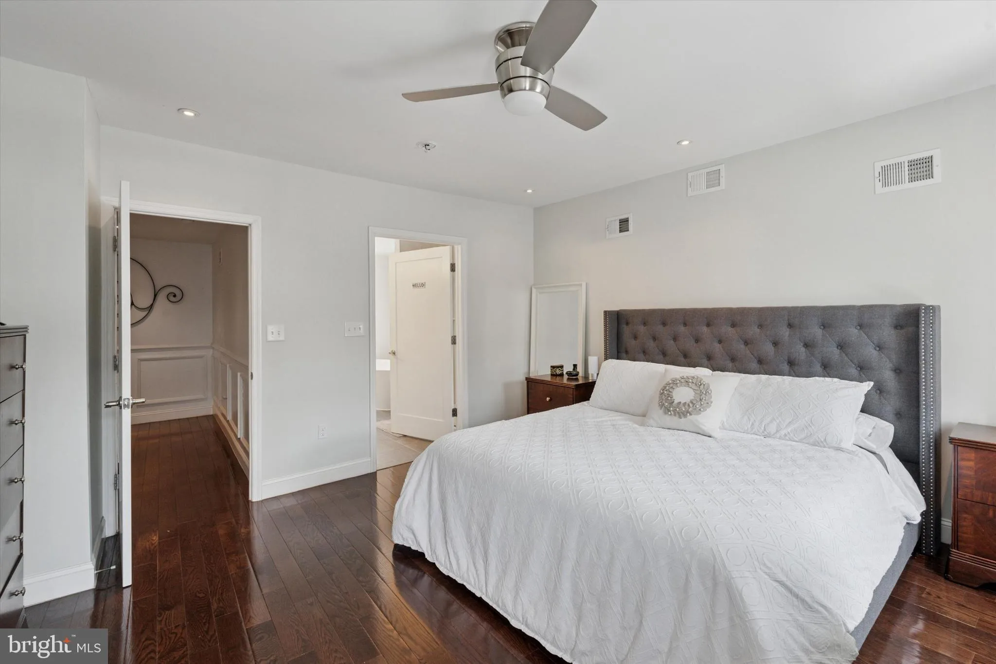 Philadelphia, Pennsylvania 19147, United States, 3 Bedrooms Bedrooms, ,3 BathroomsBathrooms,Residential,Active,145838