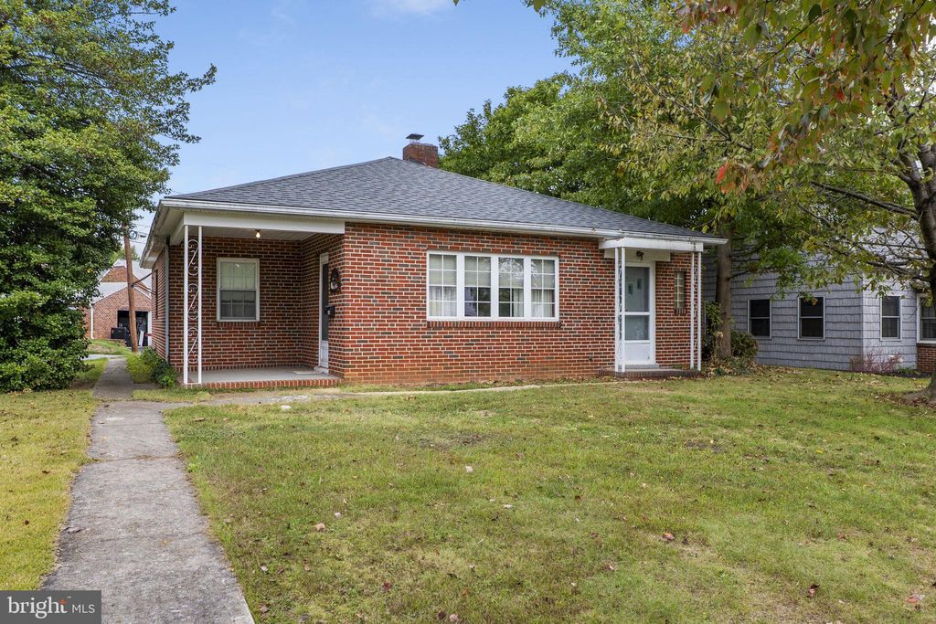 Photo of 108 Linden Avenue, HAGERSTOWN, MD 21742 (MLS # MDWA2032250)