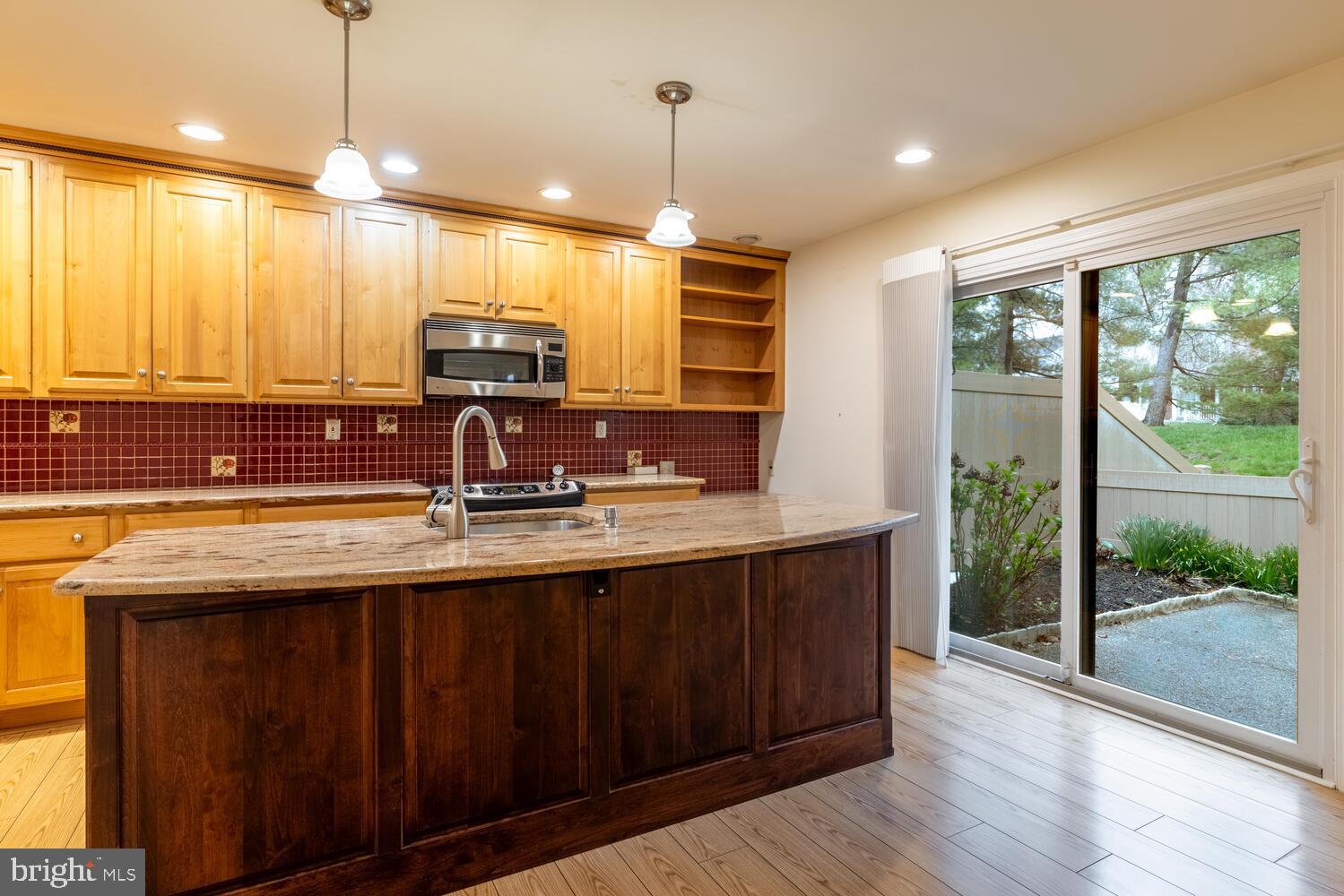 WALNUT HILL - Residential