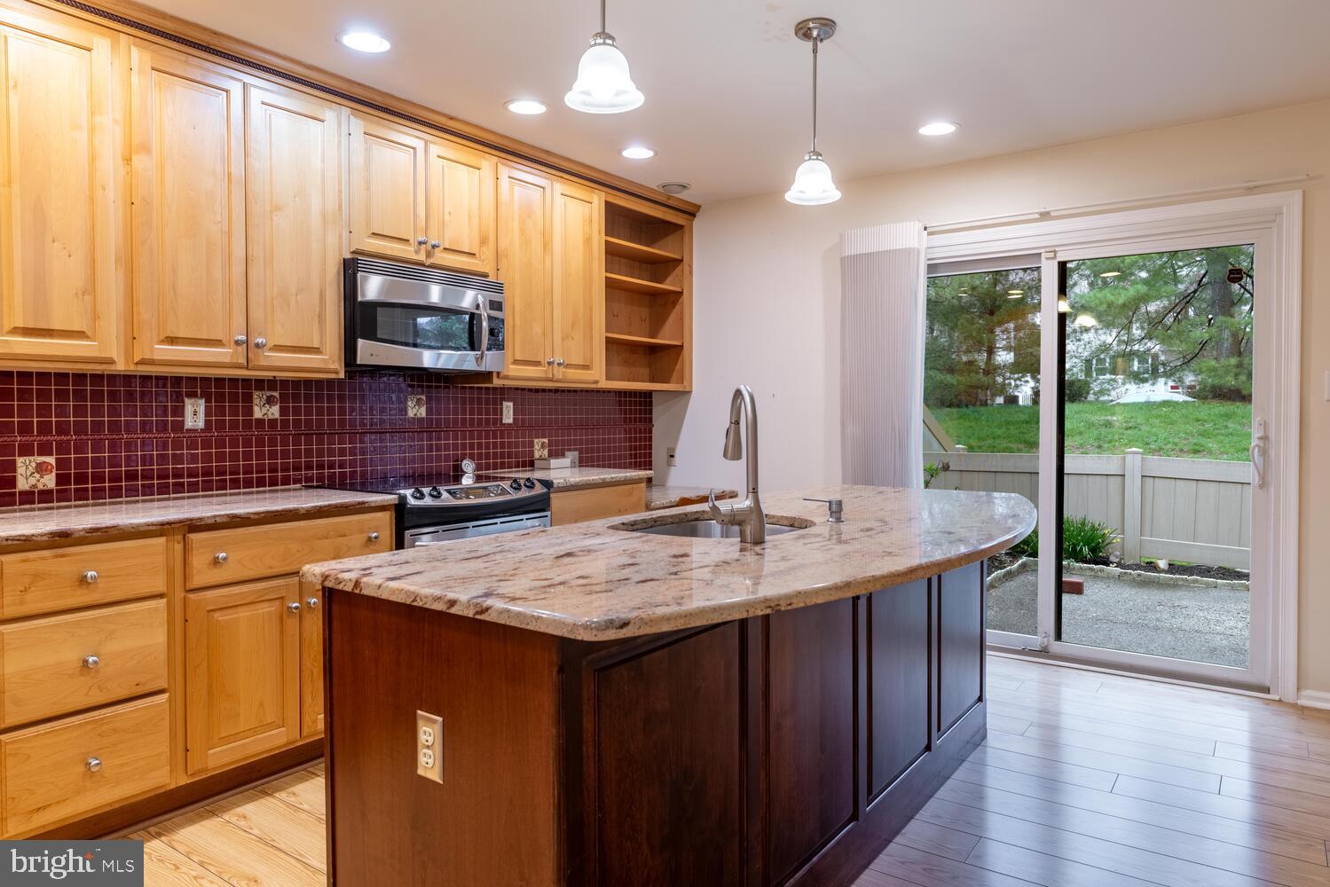 WALNUT HILL - Residential