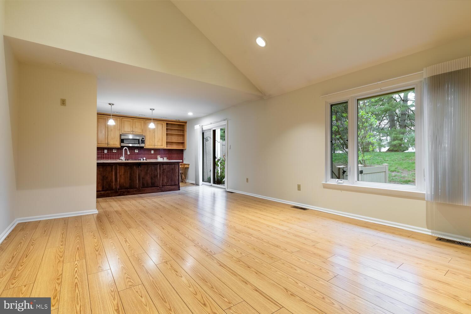 WALNUT HILL - Residential