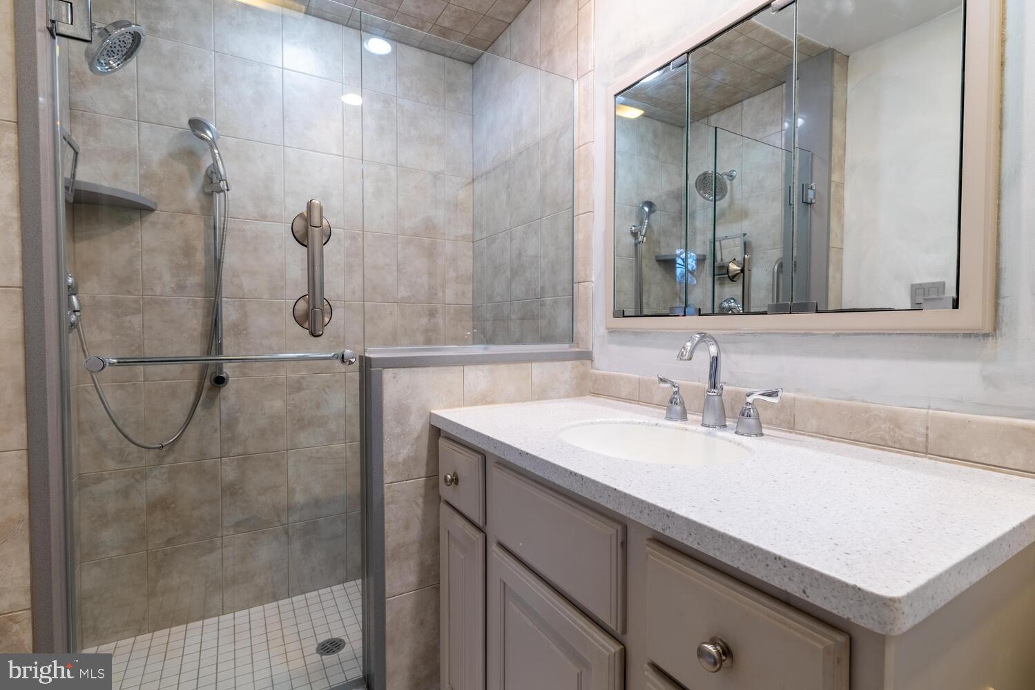 WALNUT HILL - Residential