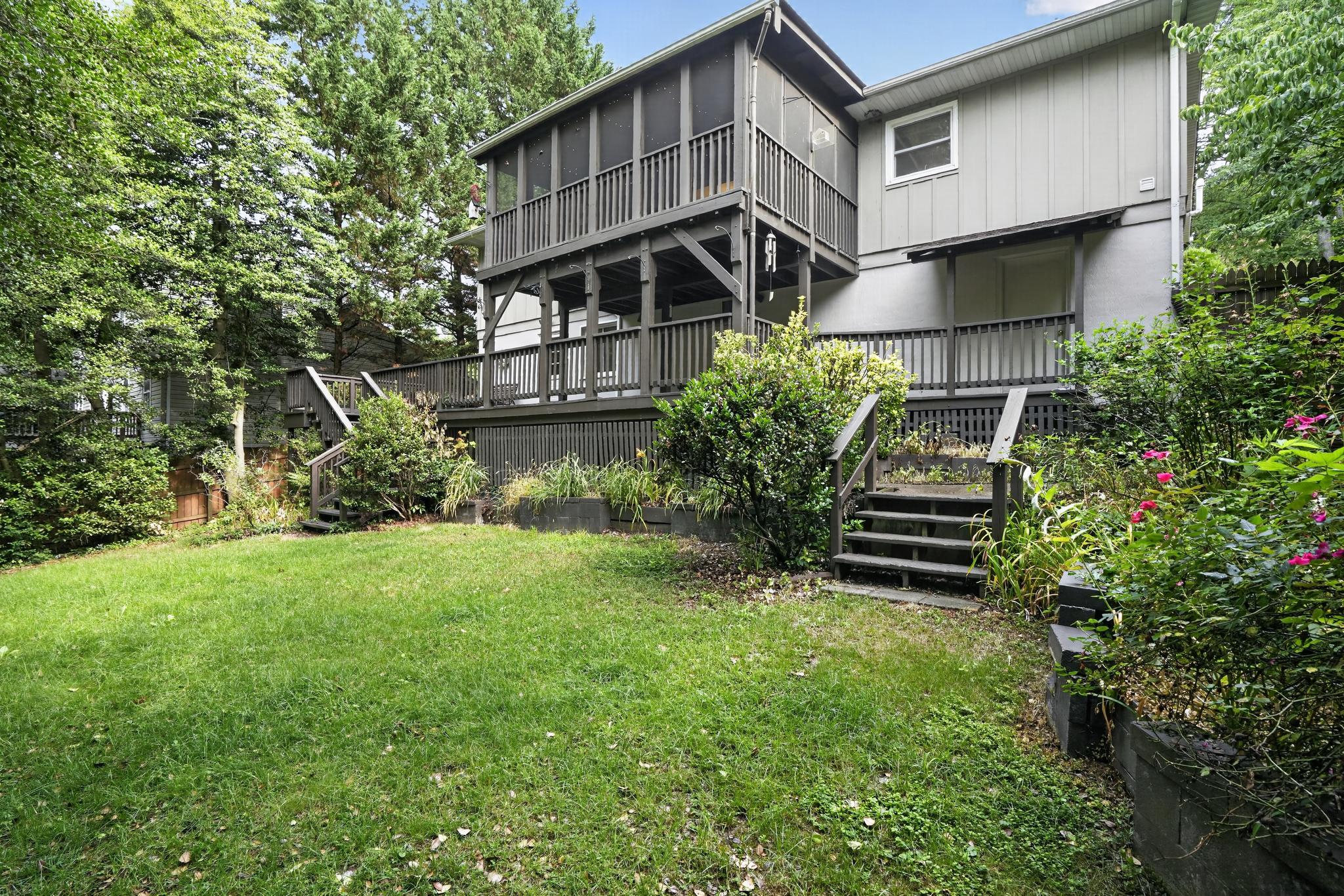 1045 SKYVIEW DRIVE