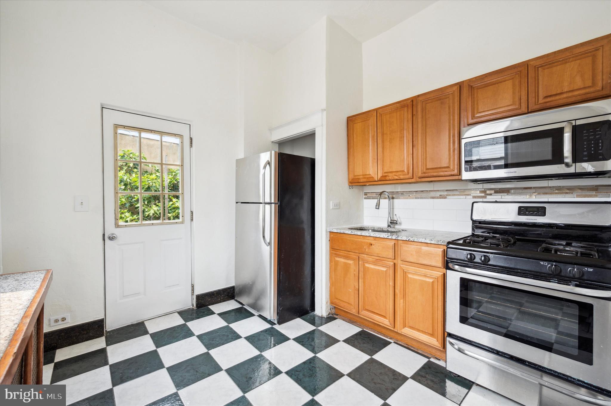 EAST PASSYUNK CROSSING - Residential Lease