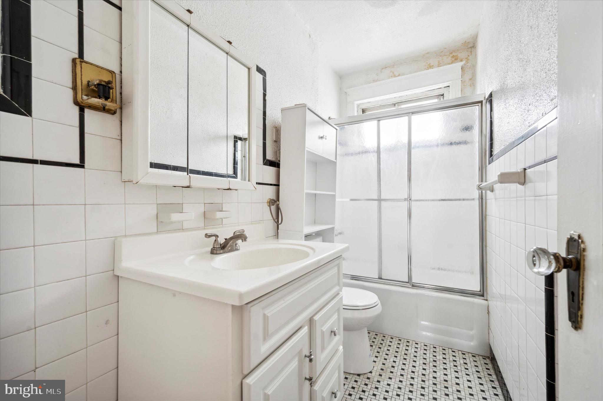 EAST PASSYUNK CROSSING - Residential Lease