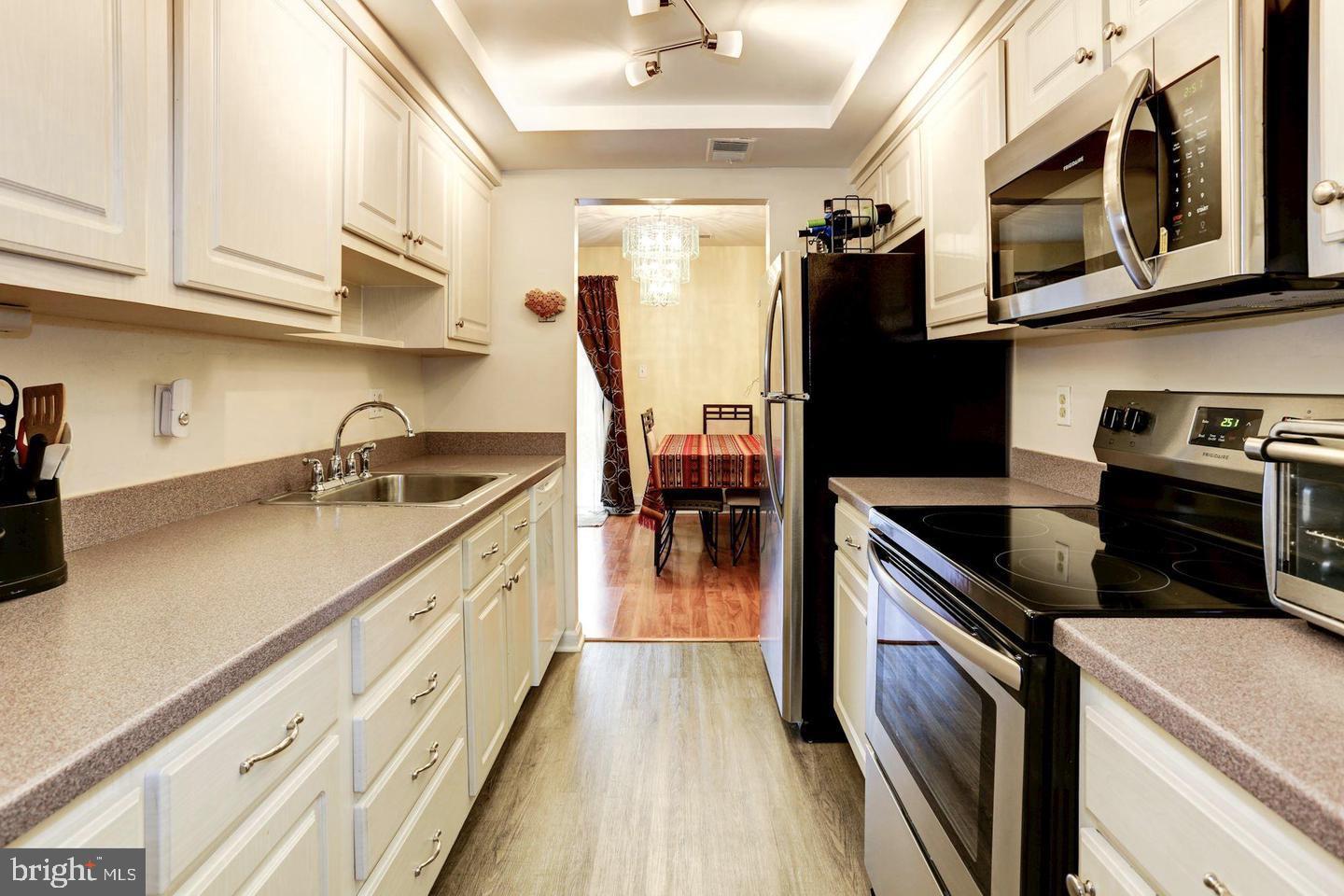 REFLECTION LAKE - Residential Lease