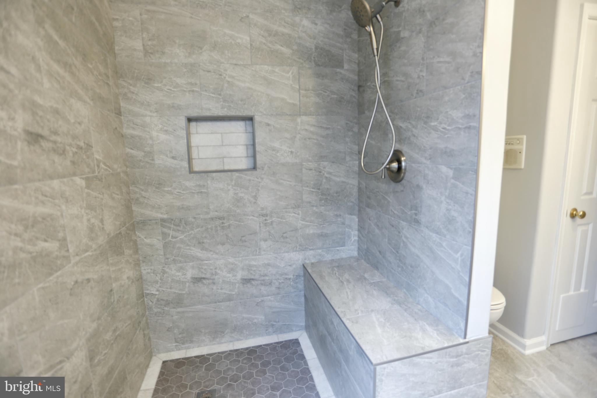 ARGYLE HILLS - Residential Lease