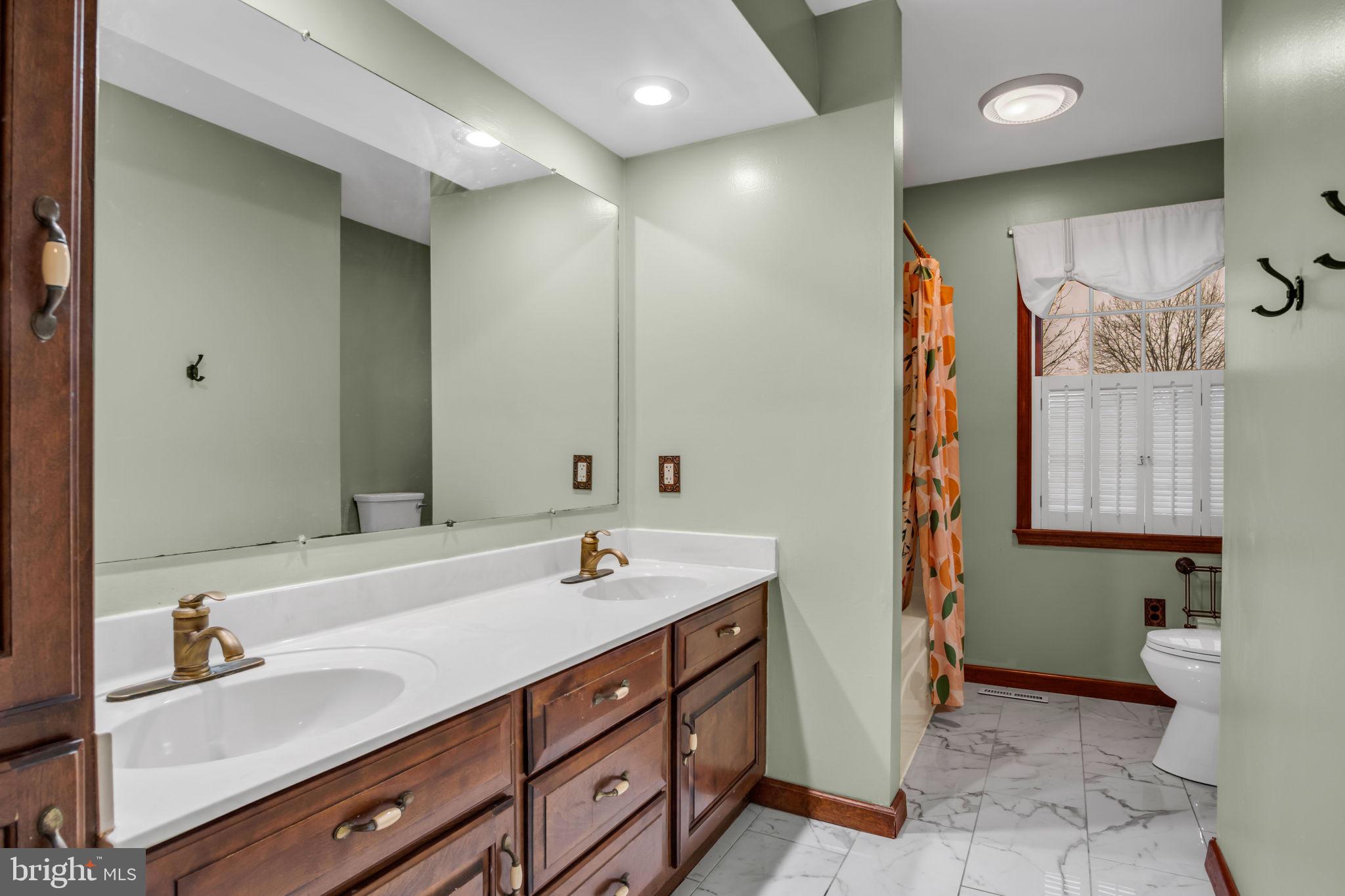 THE OAKS - Residential