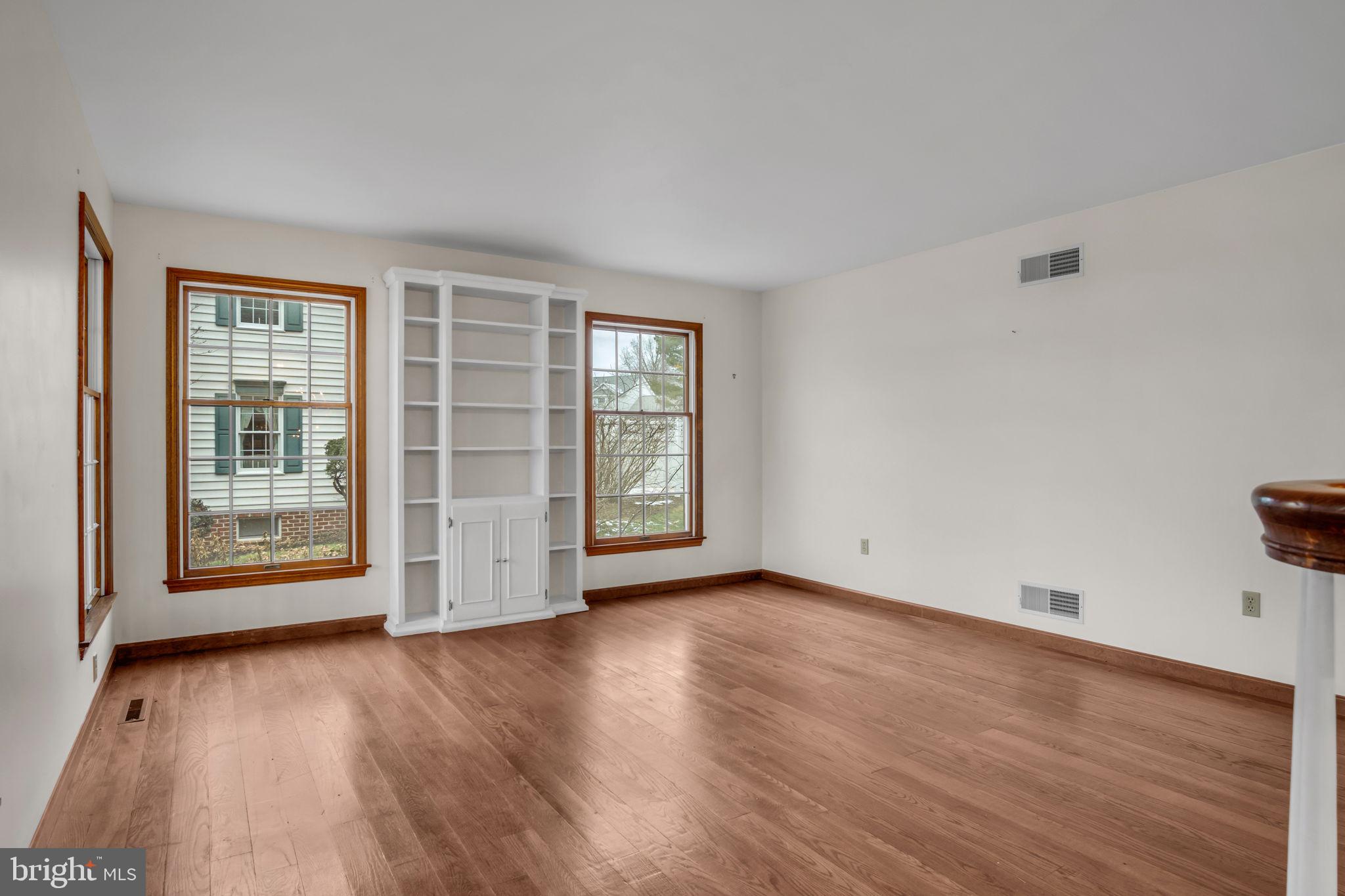 THE OAKS - Residential