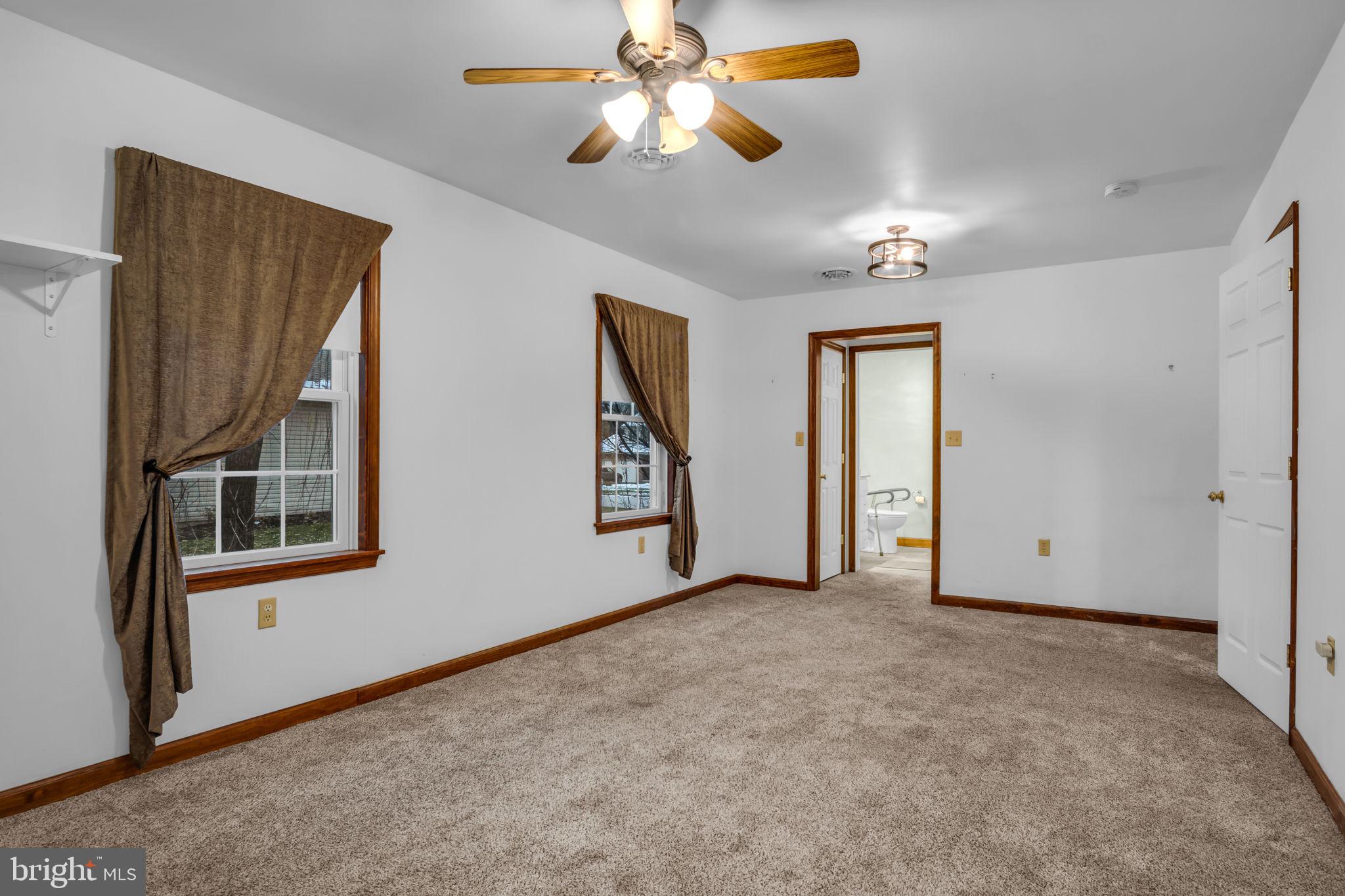 THE OAKS - Residential