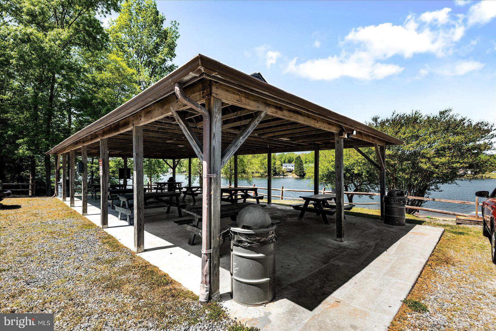 LAKE LAND OR - Residential