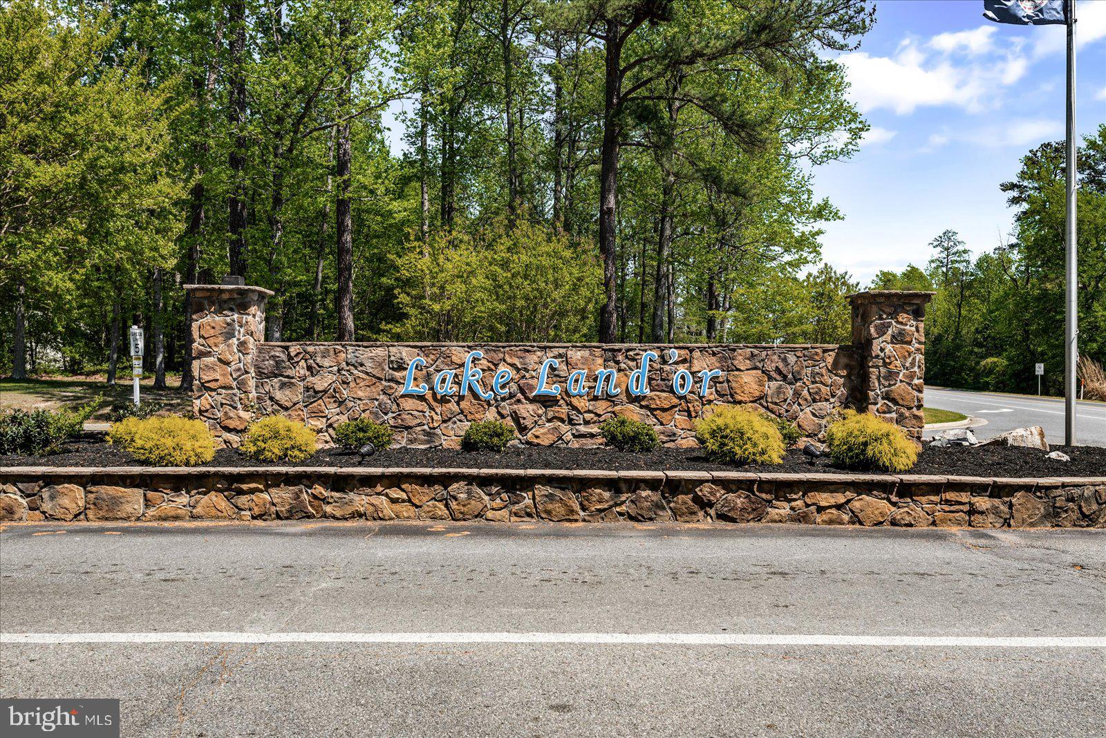 LAKE LAND OR - Residential