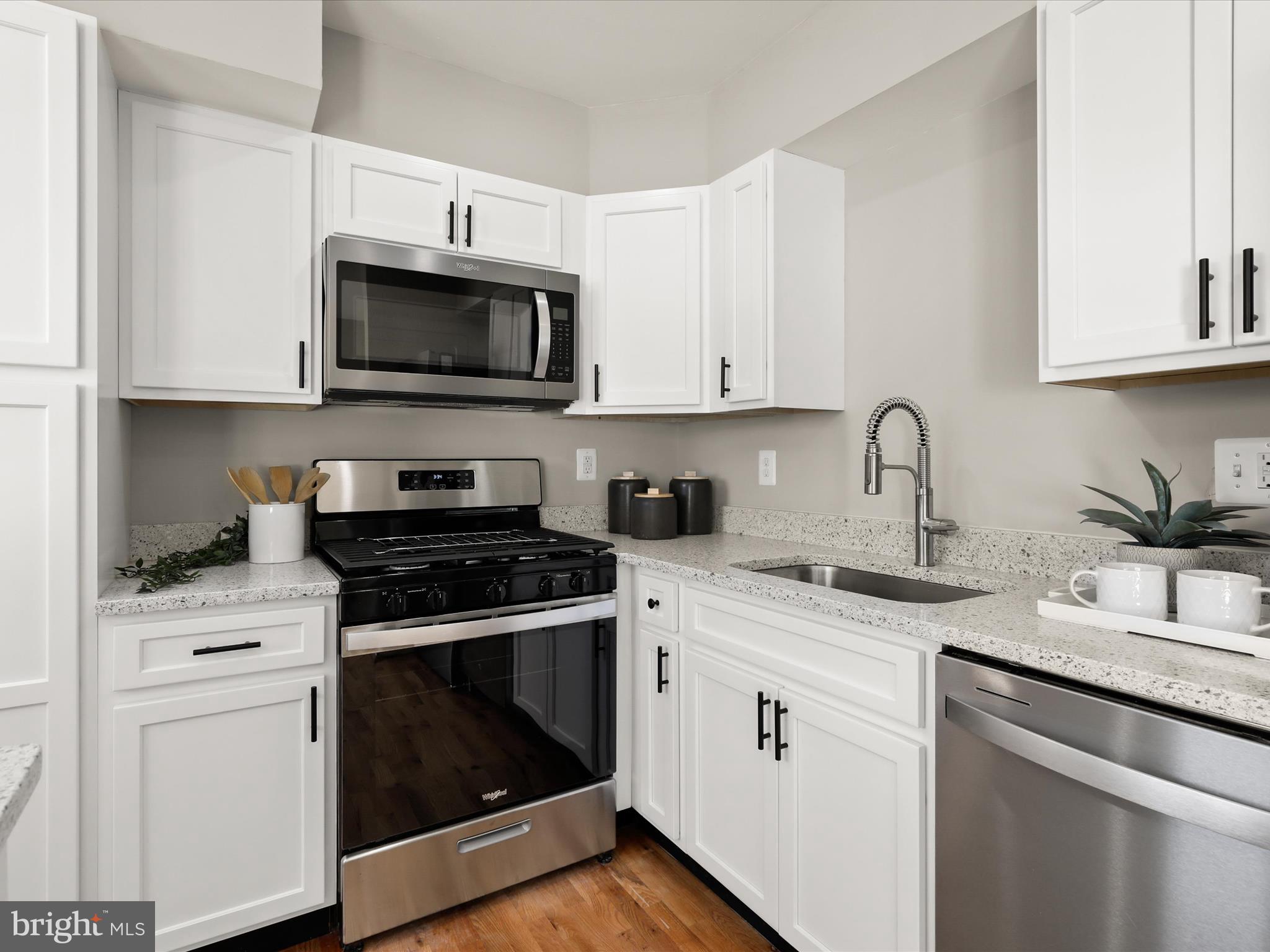 WINDSOR FARMS - Residential