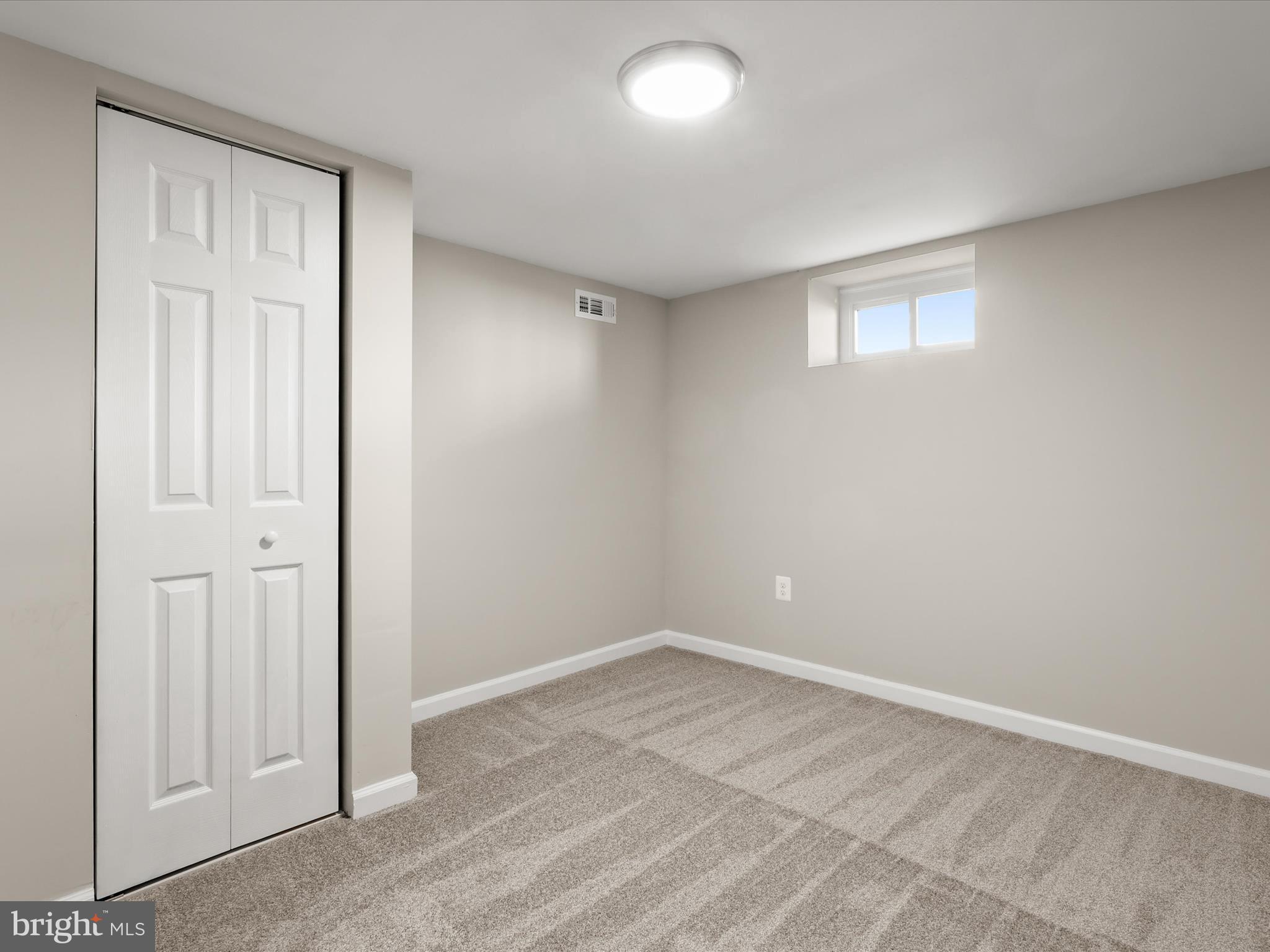 WINDSOR FARMS - Residential