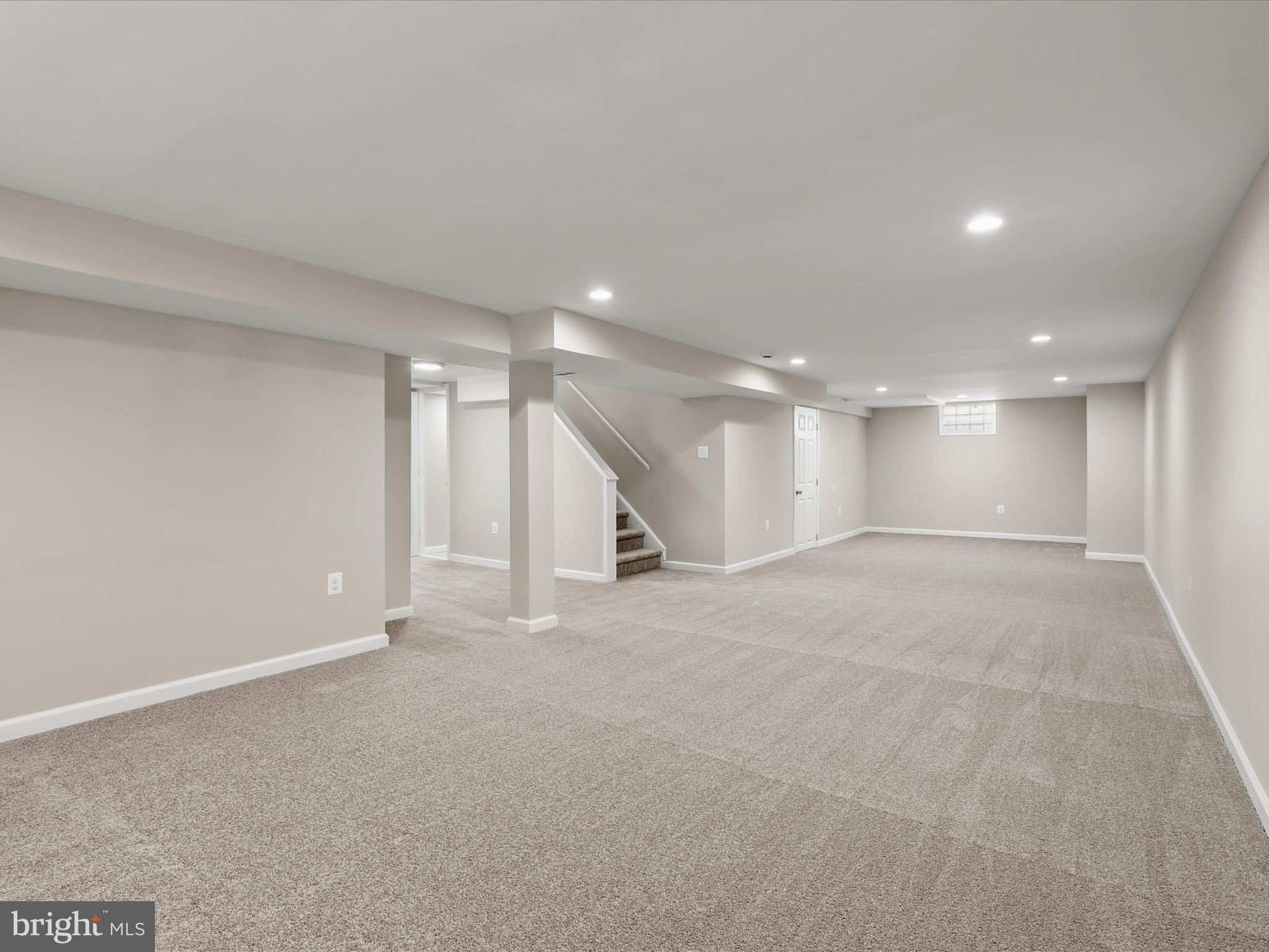 WINDSOR FARMS - Residential