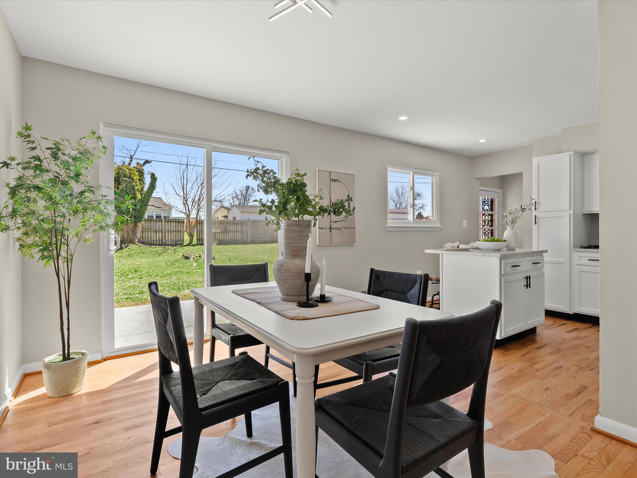 WINDSOR FARMS - Residential