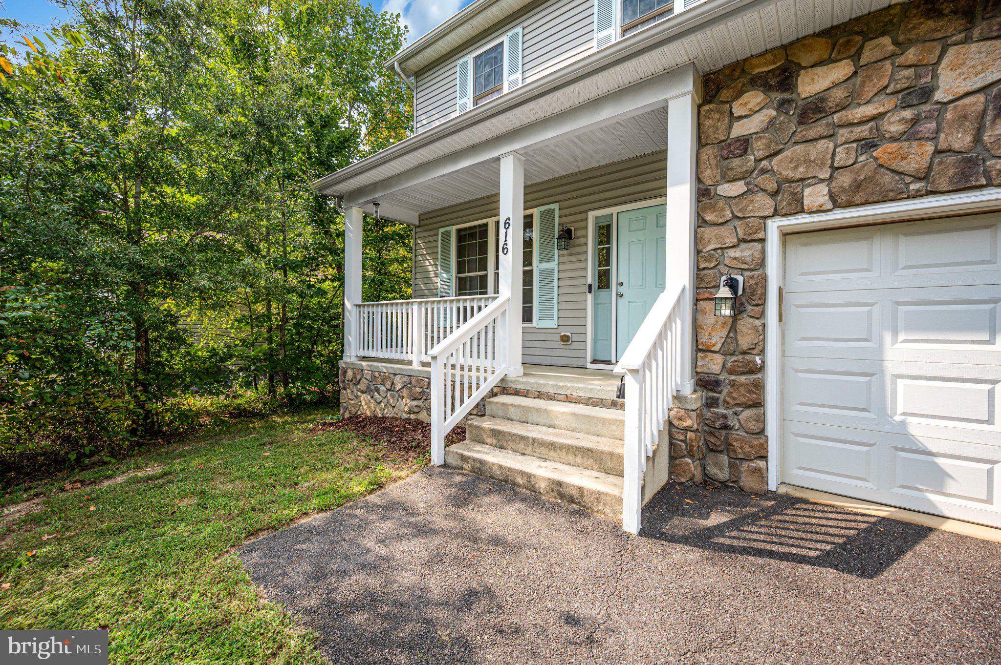 616 LAKEVIEW PARKWAY