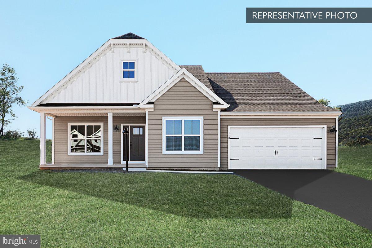 🏡 Customize & save! 50% OFF Options on To Be Built Homes — Up to $20,000 off! 📄 See attached brochure for info.
🌟Welcome to Your New Home, the Juliet! This delightful 3-bedroom, 2-bathroom 1-story home features an open and spacious floor plan. The foyer welcomes you with a functional flex room, customizable to your needs. The family room connects seamlessly to the kitchen and breakfast area, creating a central gathering space. The owner's suite offers a walk-in closet and private bath for a tranquil retreat. Two additional bedrooms, a bathroom, and a laundry room provide convenience. With an unfinished basement, customize your living space to suit your preferences. Rest easy with a 10-YEAR WARRANTY included. Don't miss this opportunity!🏠
📢This listing represents a base home plan that can be built in this community. The listed price reflects the base price only and does not include optional upgrades, lot premiums, or additional features, which may be available at an additional cost. Pricing, features, and availability are subject to change without notice.🚧
📸 Photos are of a similar model and may display upgrades not included in the listed price.