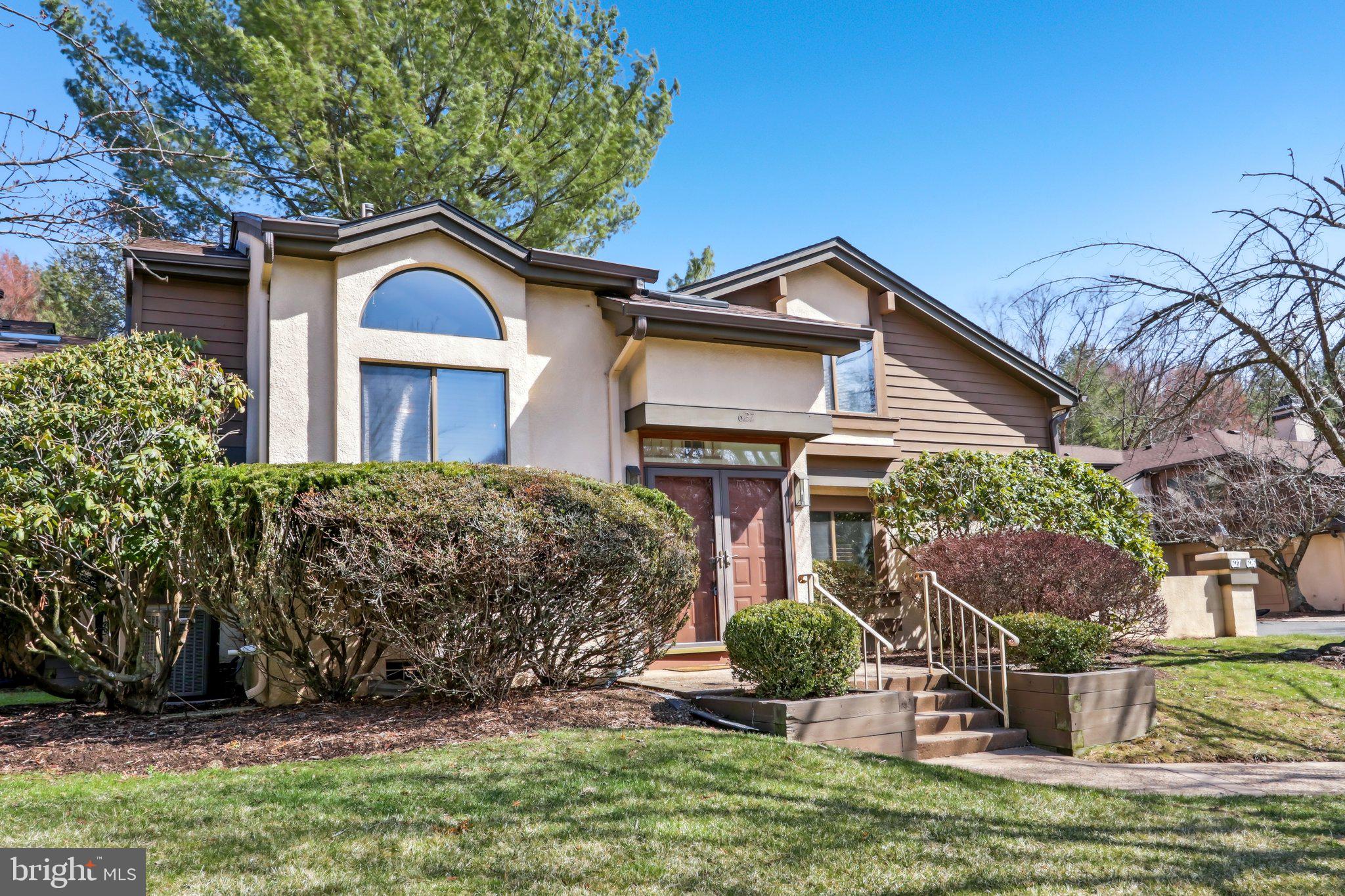 627 SAYRE DRIVE