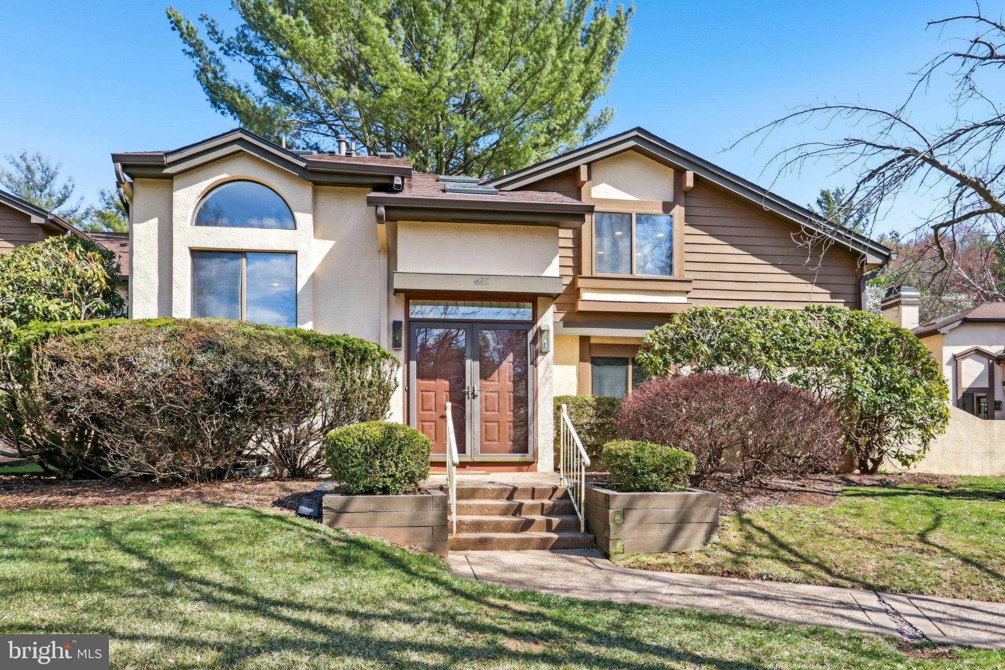 627 SAYRE DRIVE