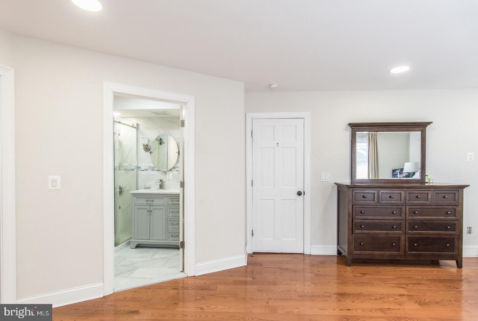 FOX CHASE - Residential