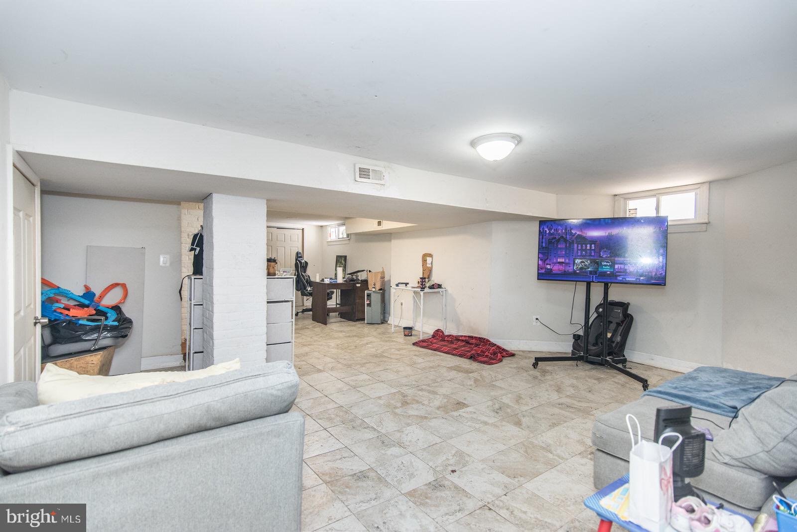 FOX CHASE - Residential