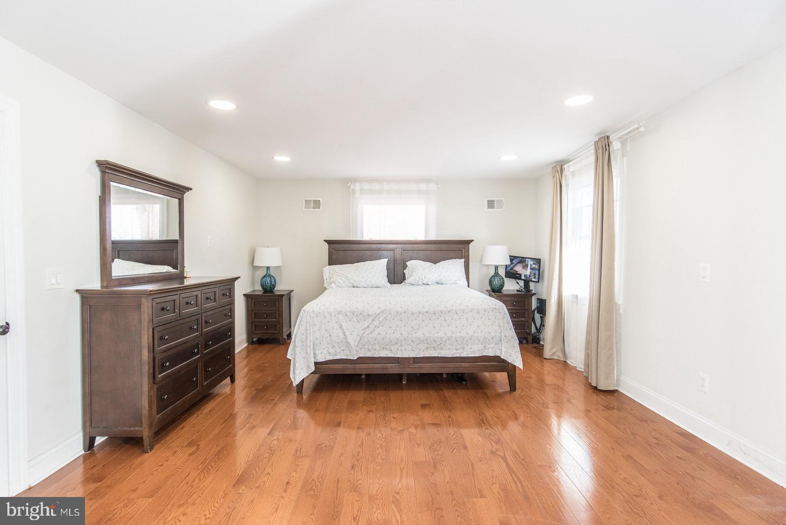 FOX CHASE - Residential