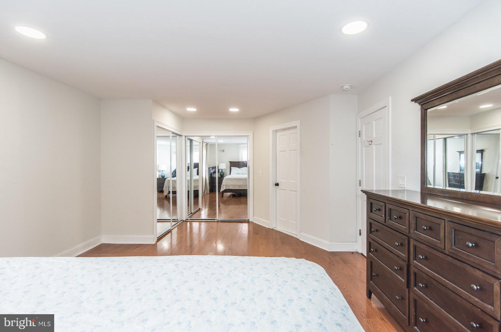 FOX CHASE - Residential