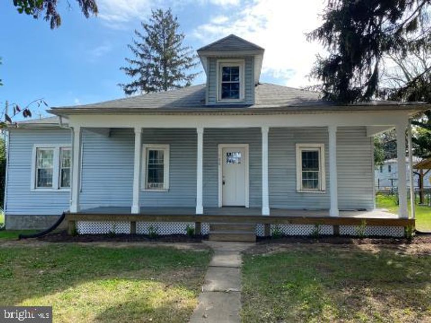Totally renovated property!   This one will go fast!  House is back to it's original splendor!  Original wood floors throughout that have been refinished. Kitchen is entirely new and opened up to the dining area and family room.  New HVAC system.  
Off street parking with two car garage and tons of storage and workshop space.  Rare find in downtown HDG.  More pictures to follow soon!  Close to everything!