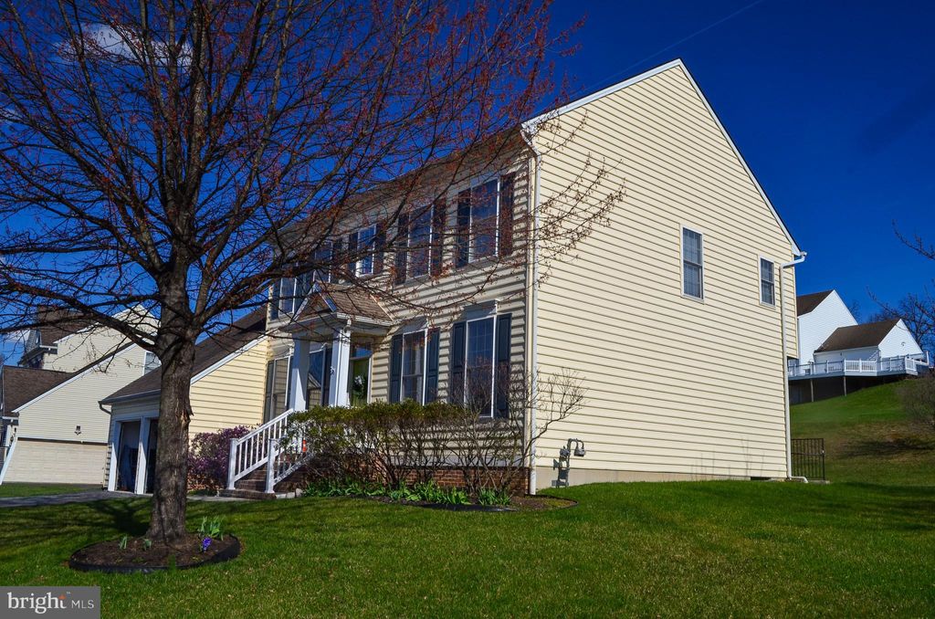 Photo of 815 Edgeworth Court, RED LION, PA 17356 (MLS # PAYK2100686)