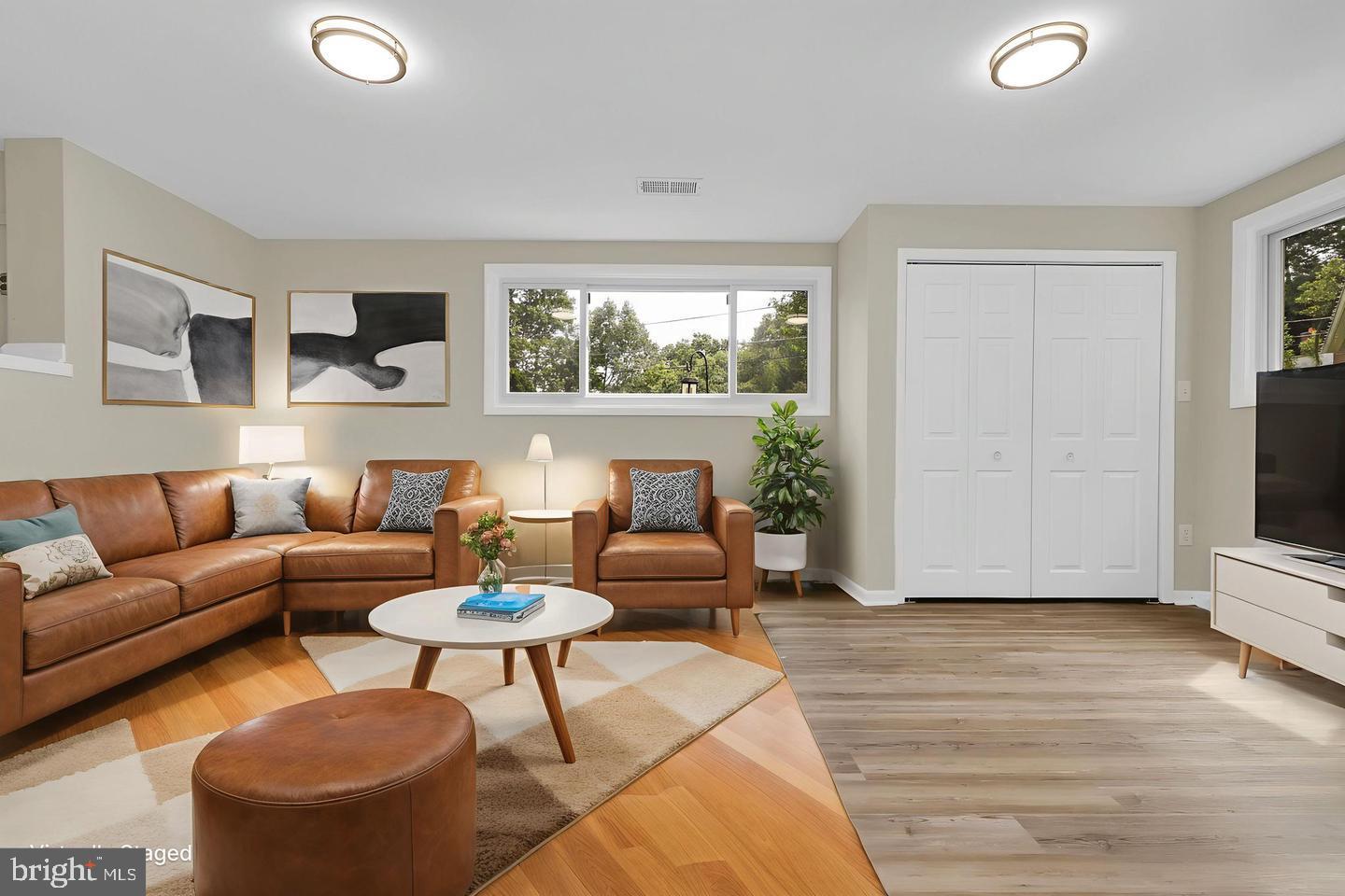 CARROLL KNOLLS - Residential Lease