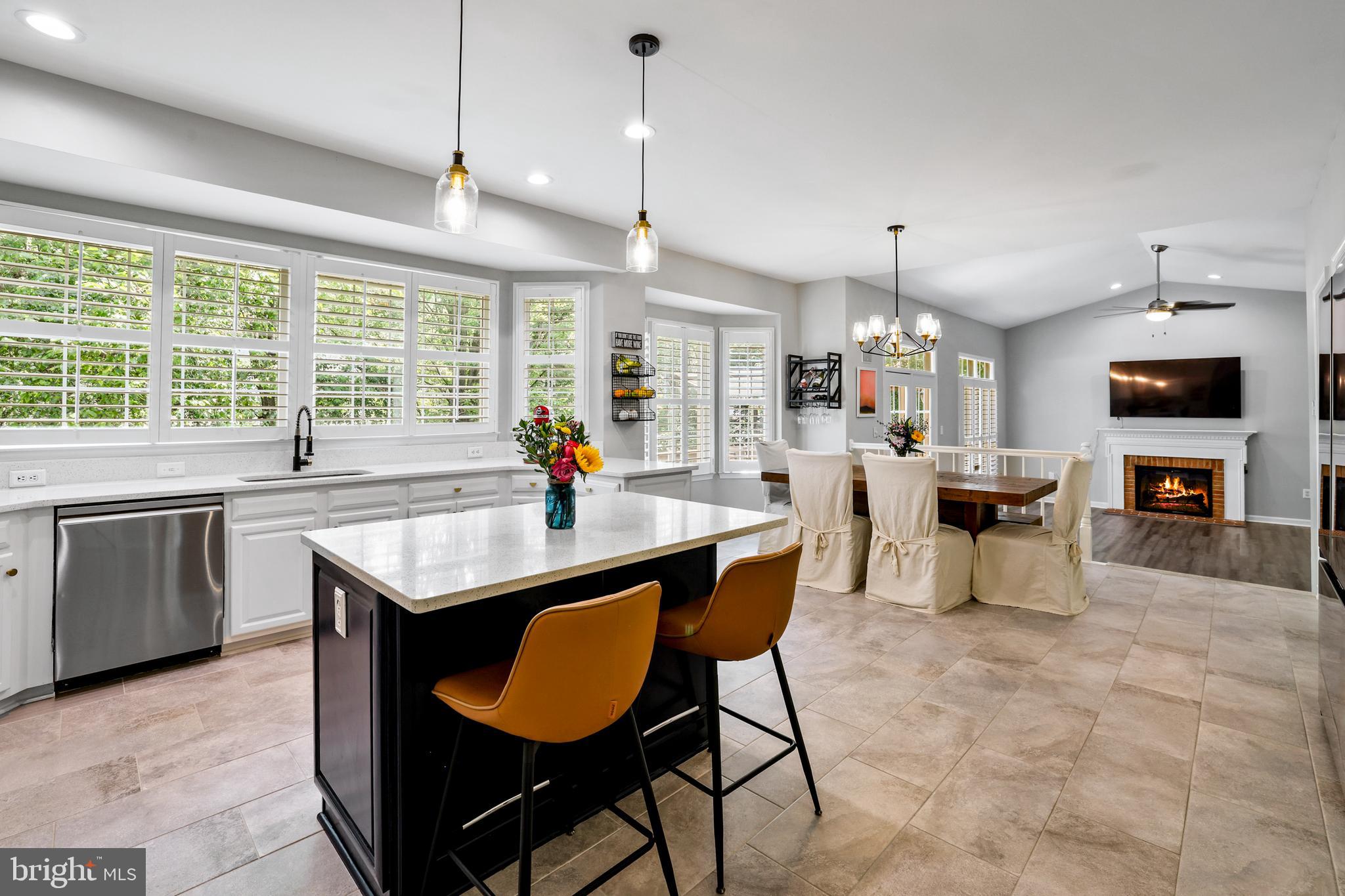 408 TUDOR COURT NE