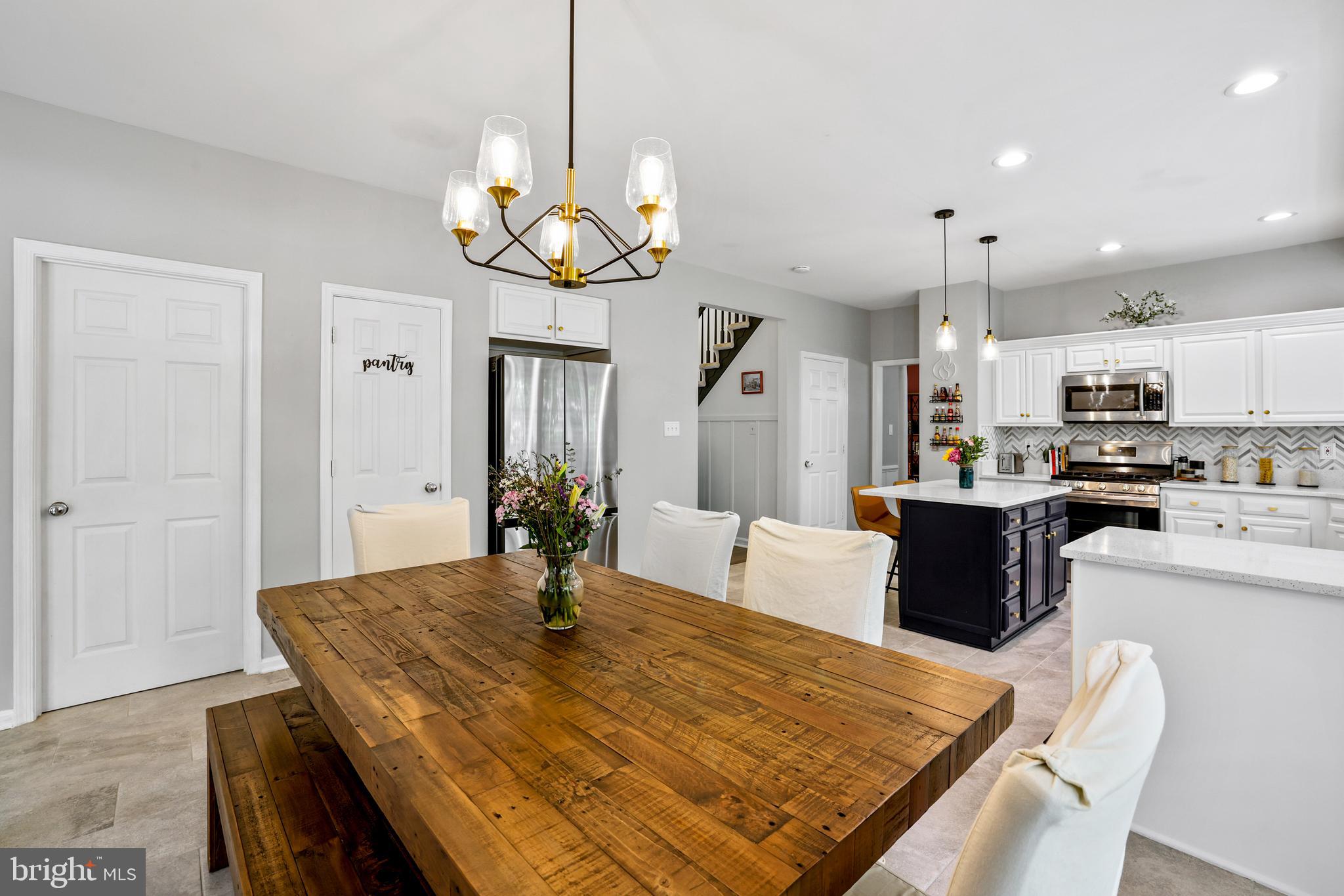 408 TUDOR COURT NE