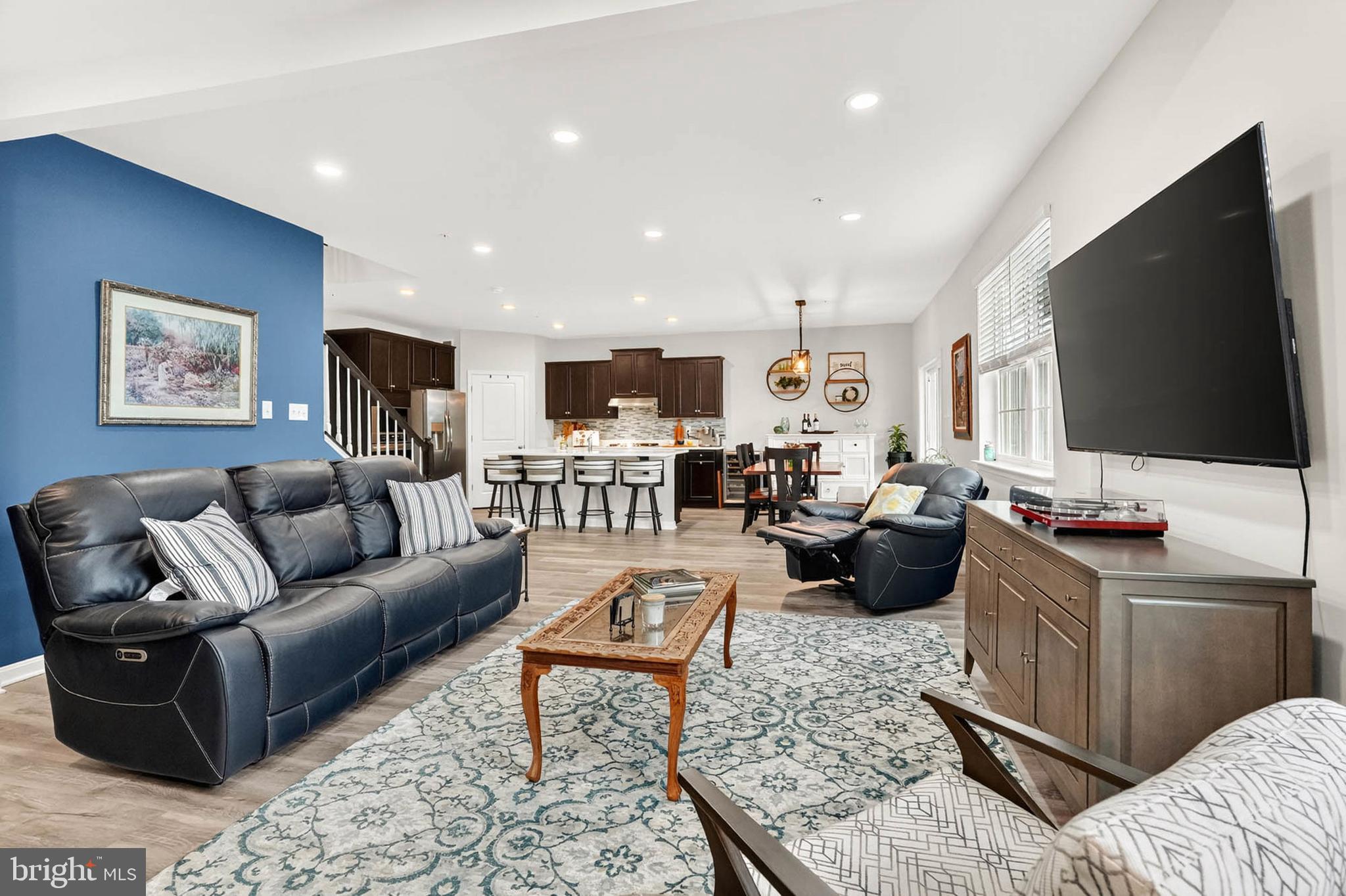 5805 ZOE LANE