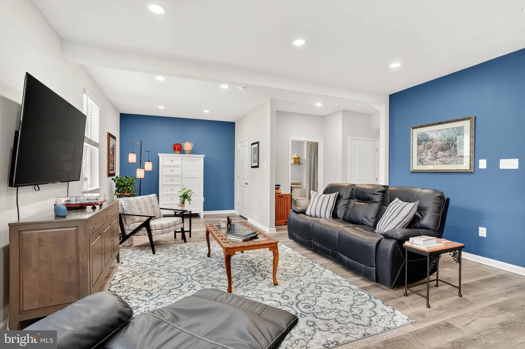 5805 ZOE LANE