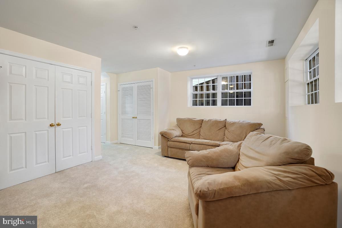 KINGSVIEW VILLAGE - Residential Lease