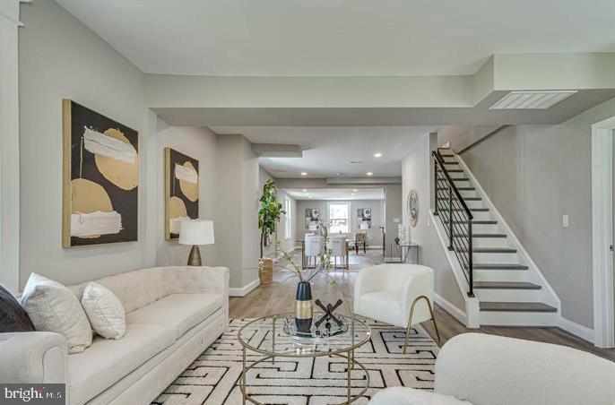 MT RAINIER- ROGERS 1ST A - Residential