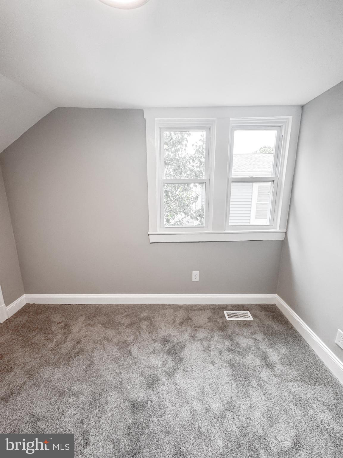 MT RAINIER- ROGERS 1ST A - Residential