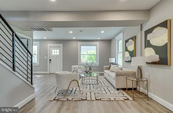 MT RAINIER- ROGERS 1ST A - Residential