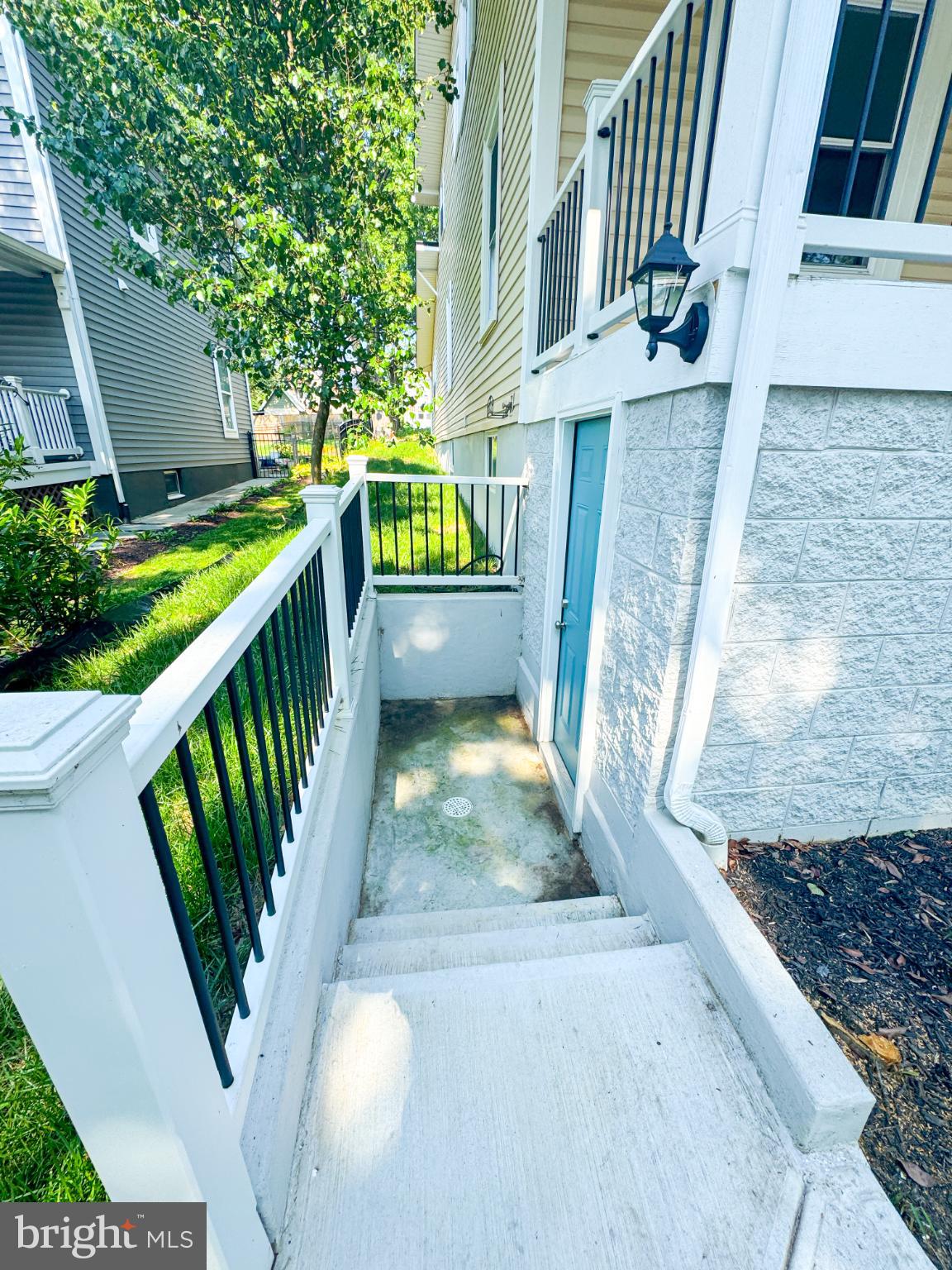 MT RAINIER- ROGERS 1ST A - Residential