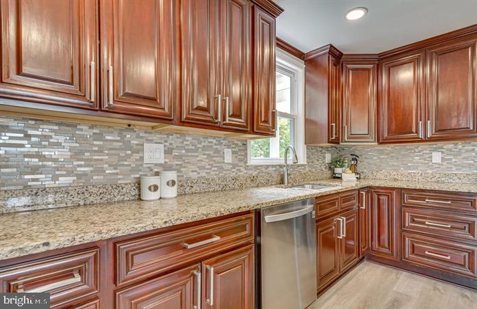 MT RAINIER- ROGERS 1ST A - Residential